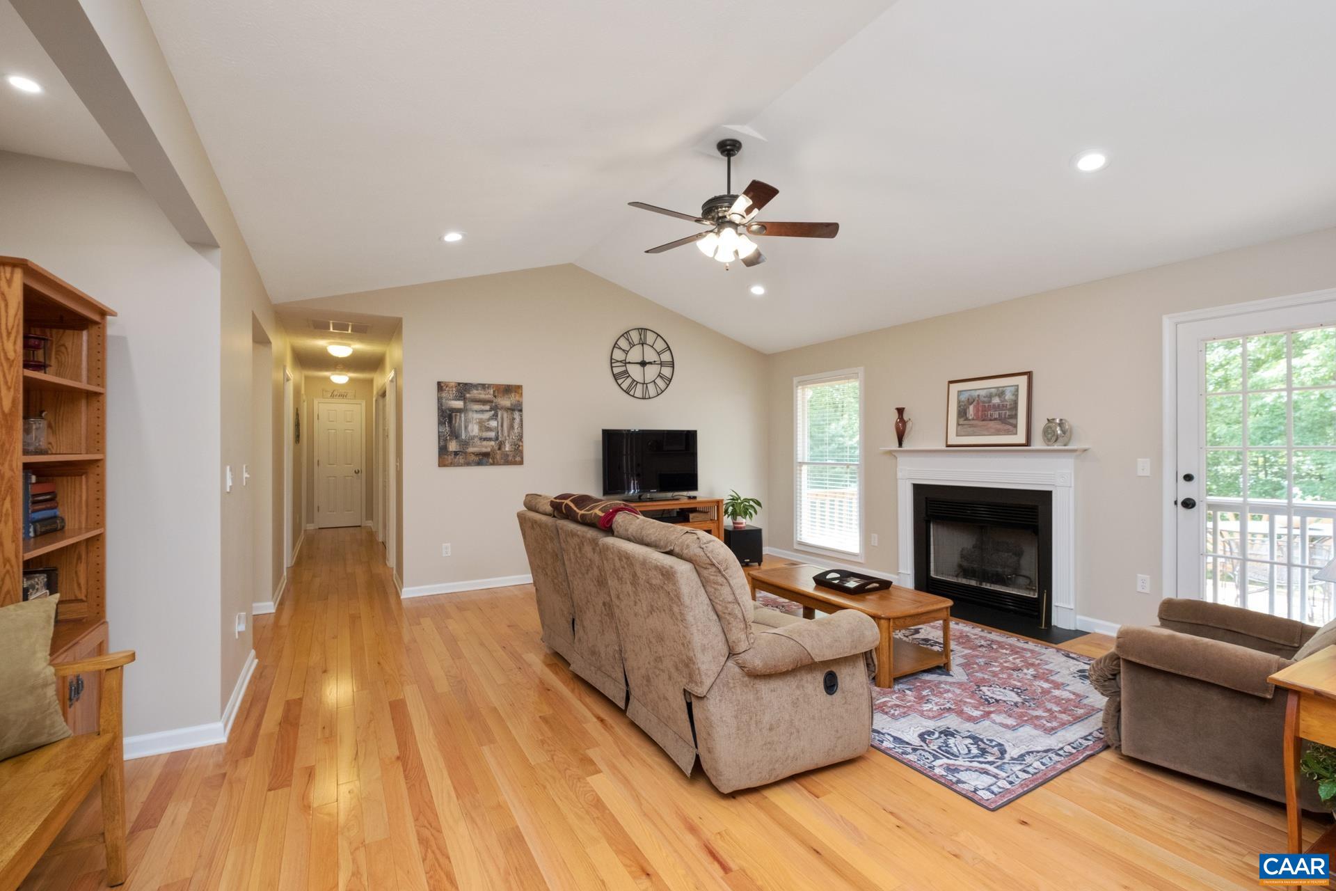 222 DOE DR
