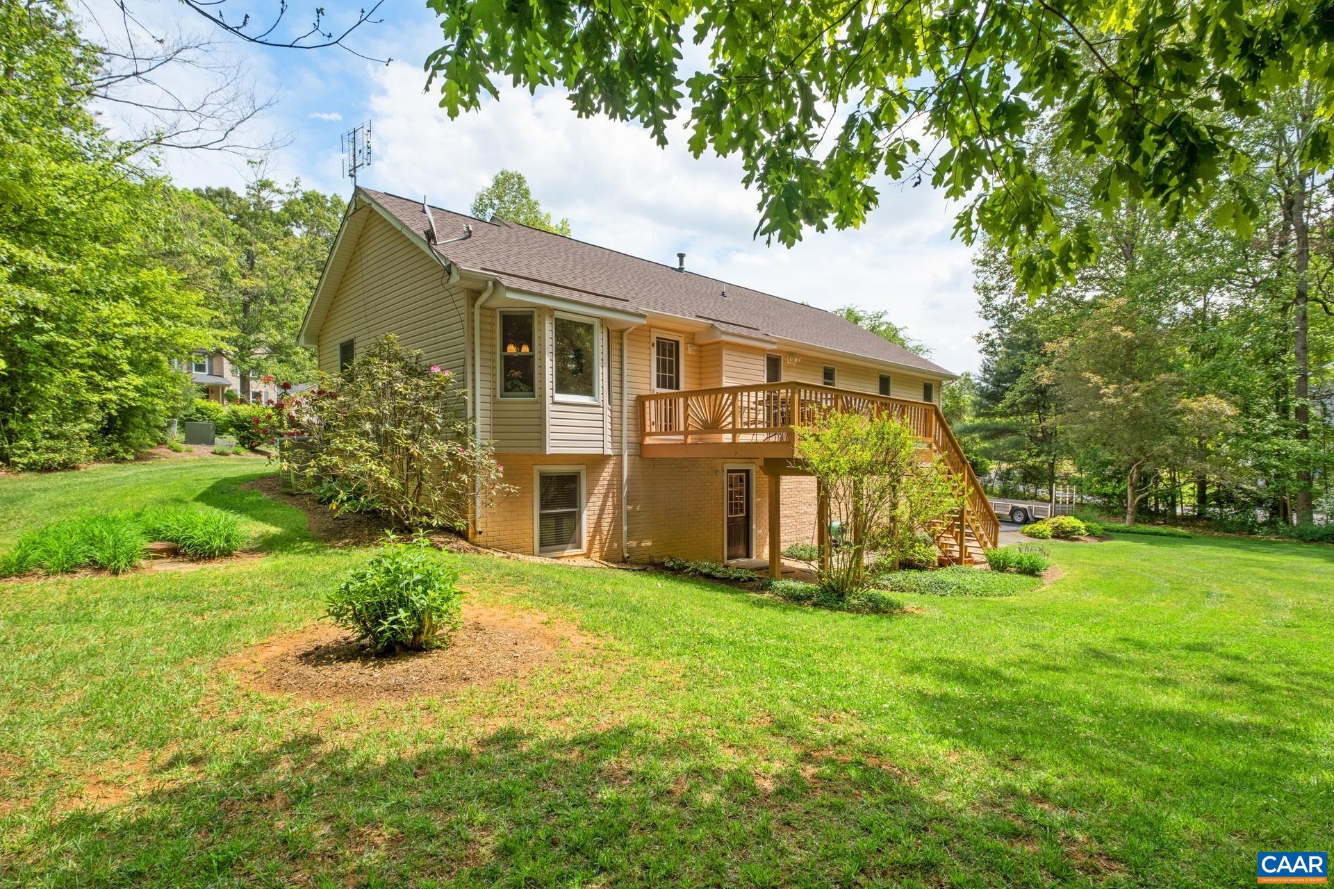 222 DOE DR