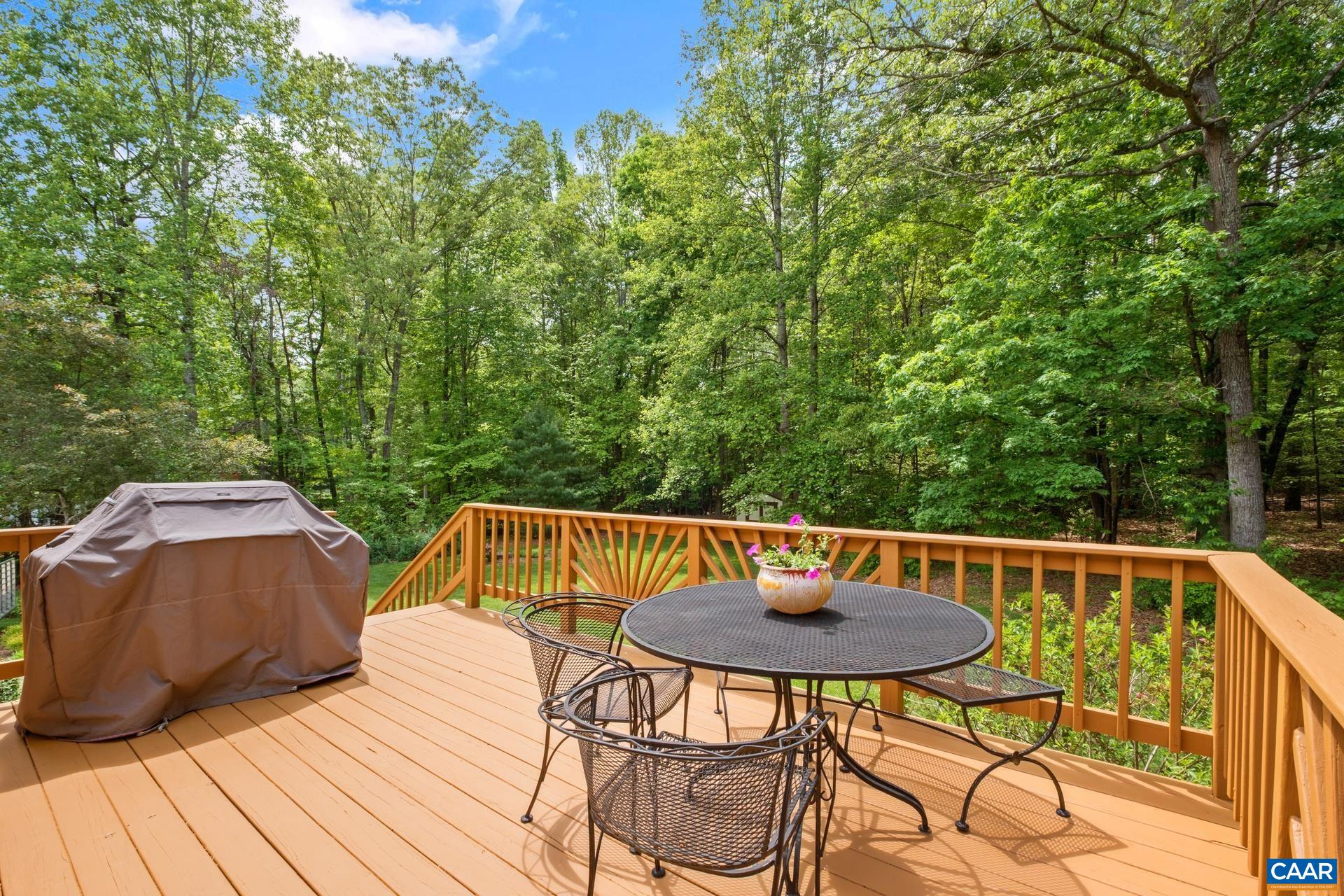222 DOE DR