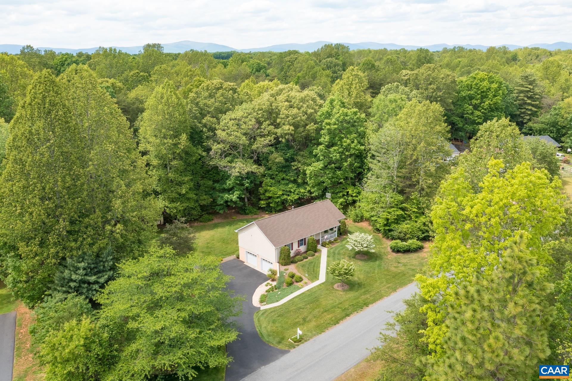 222 DOE DR
