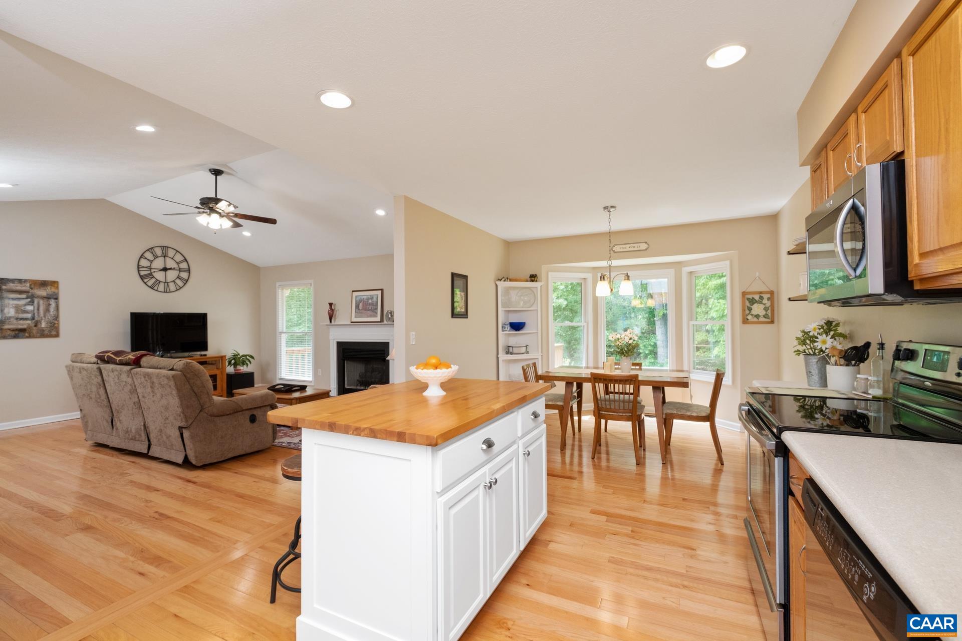 222 DOE DR
