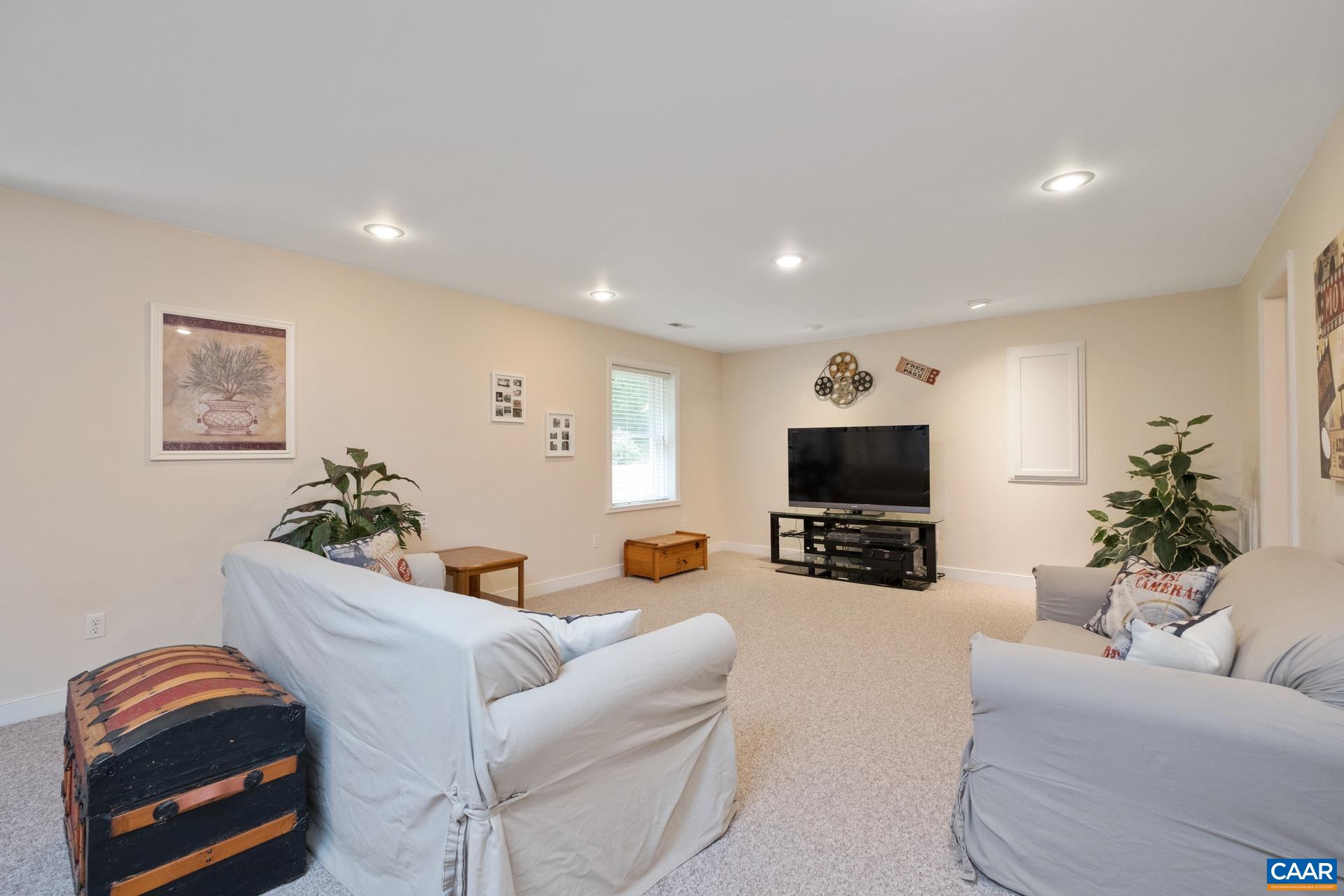 222 DOE DR