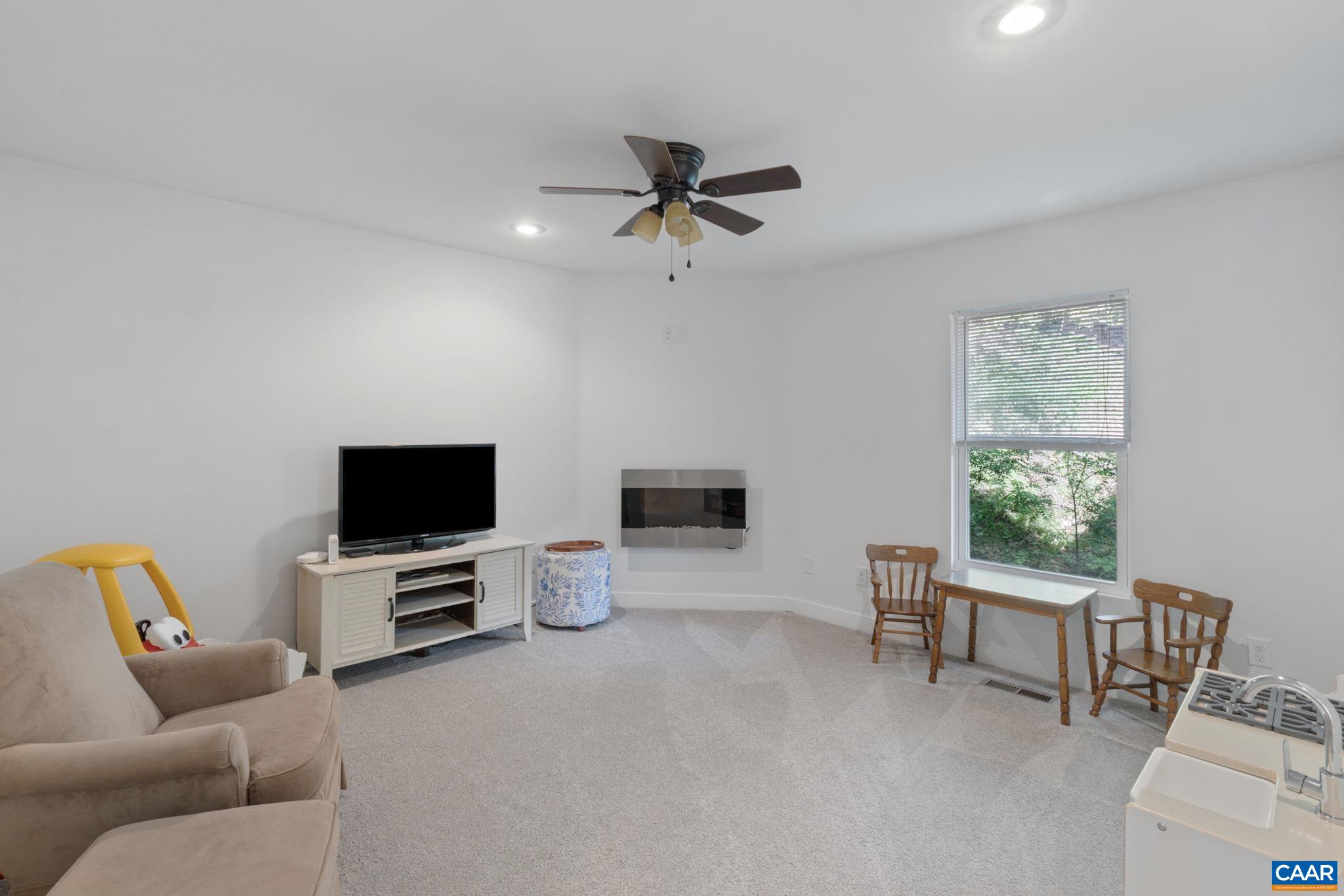 1393 WILLOW LAKE RD