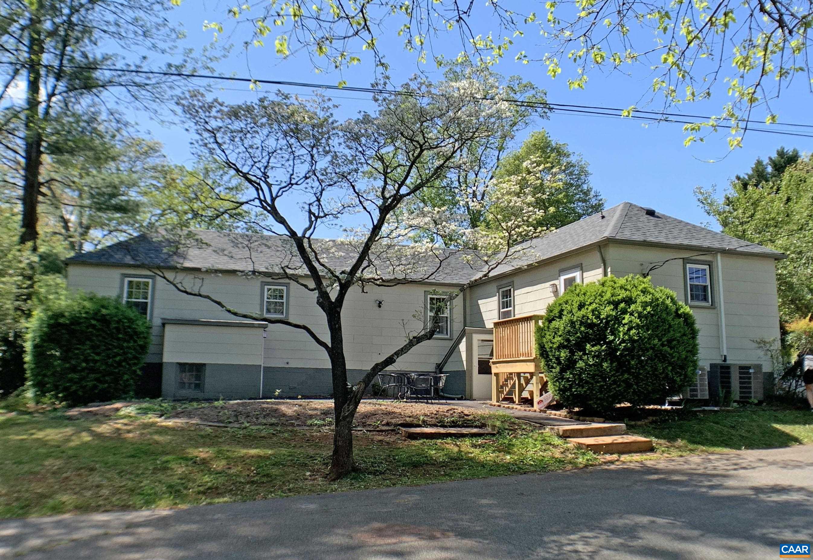 212 ROBERTSON AVE