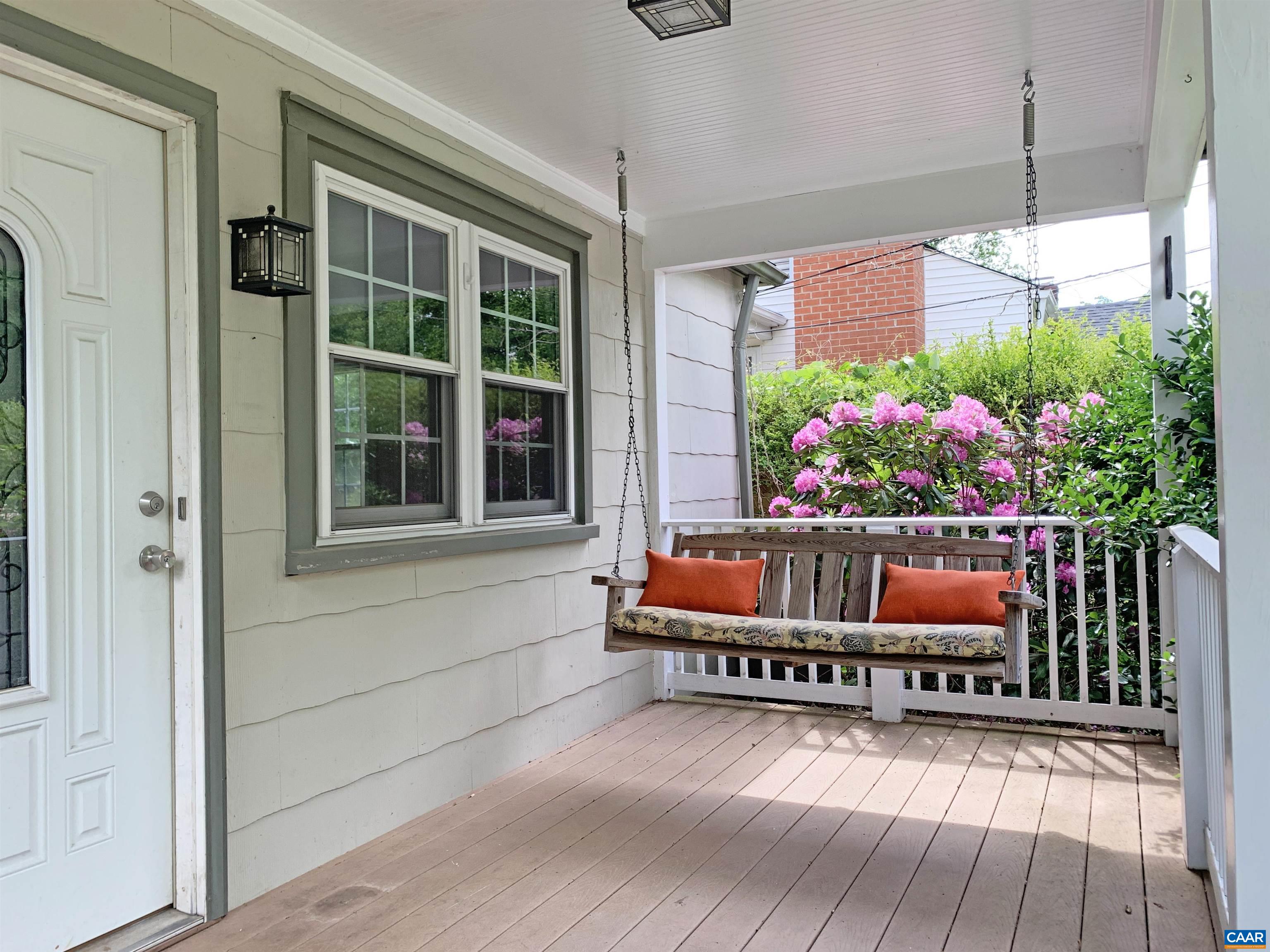 212 ROBERTSON AVE