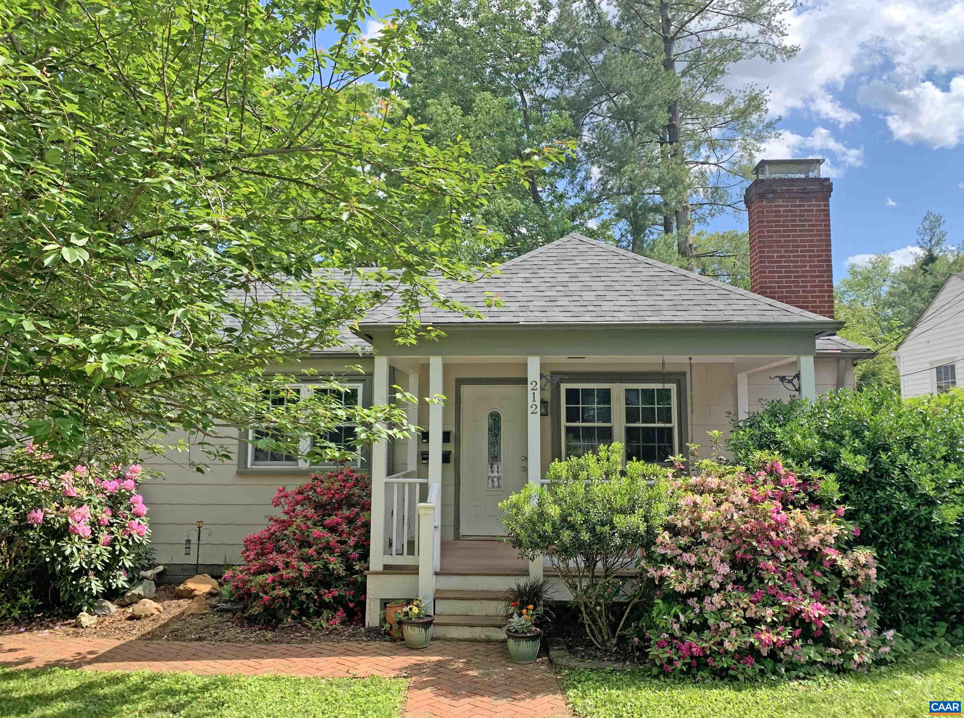 212 ROBERTSON AVE