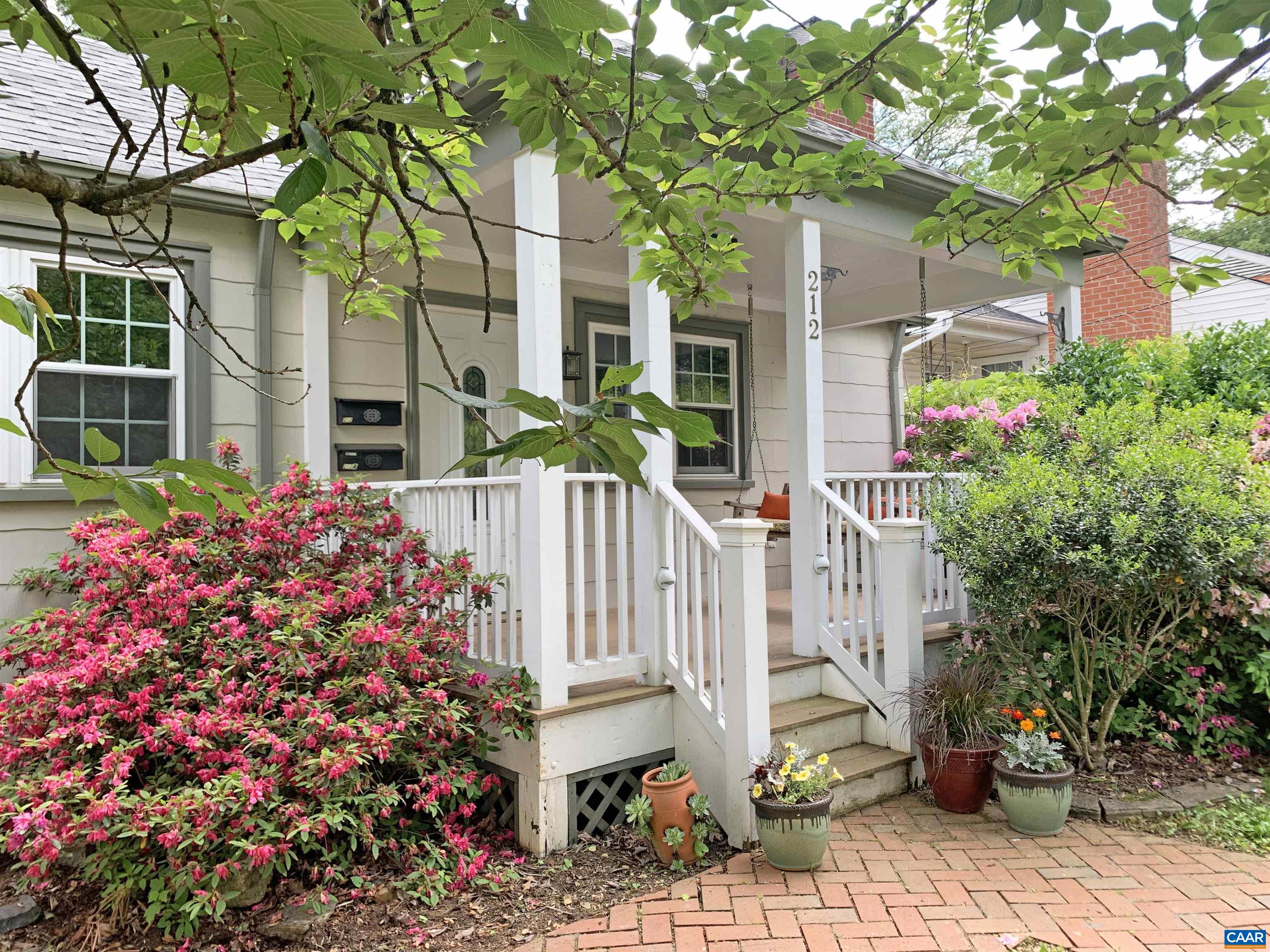 212 ROBERTSON AVE