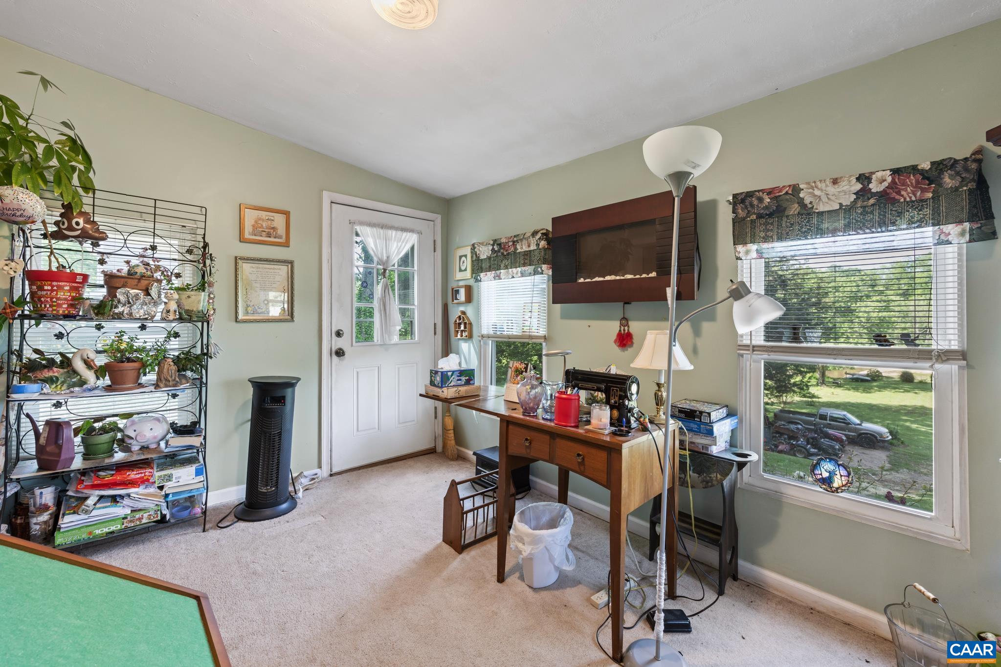 186 SUNSET DR
