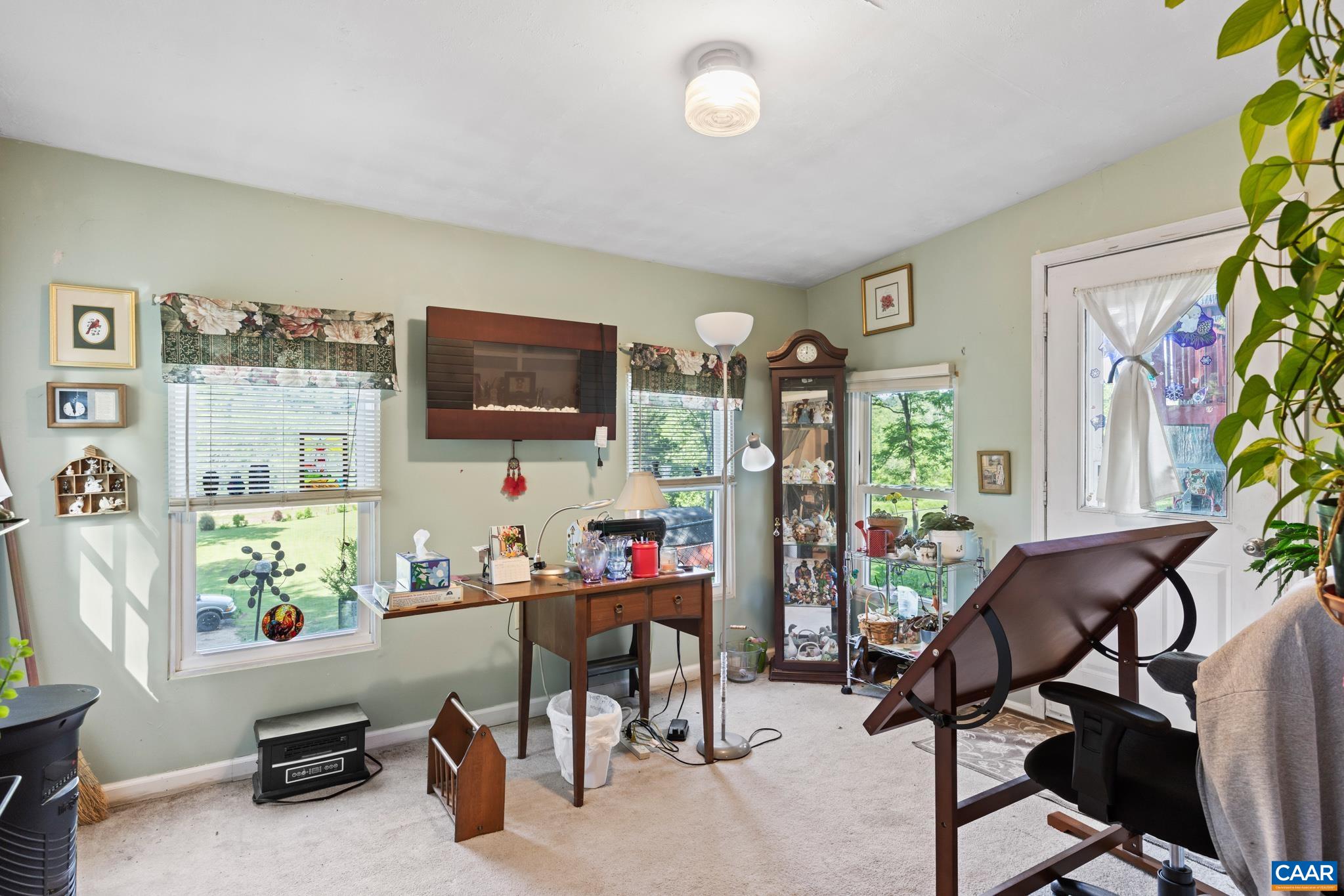 186 SUNSET DR