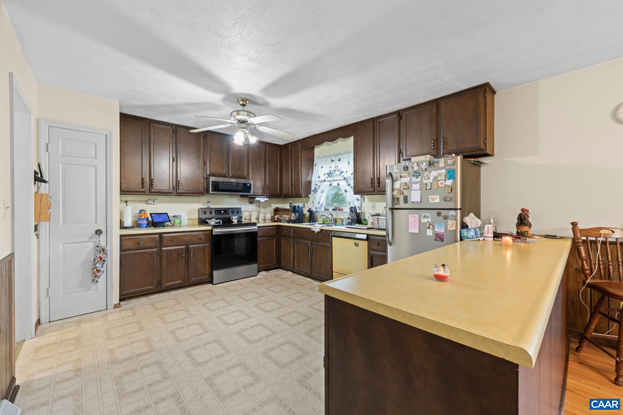 186 SUNSET DR