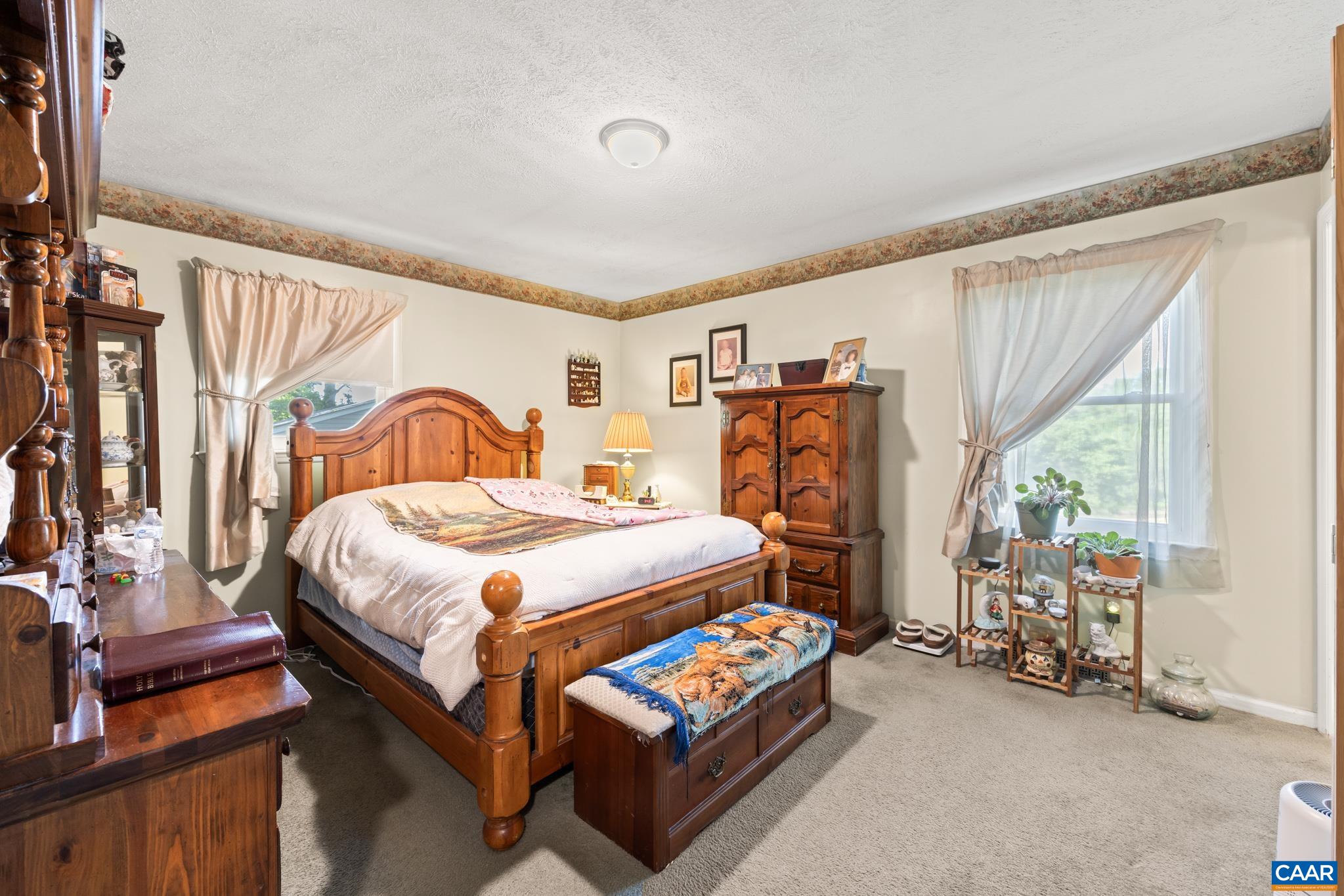 186 SUNSET DR