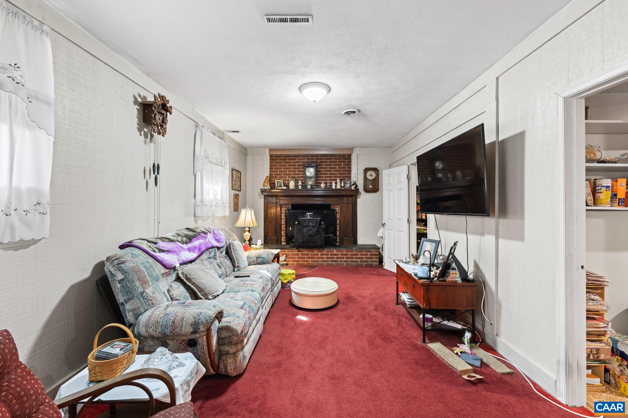 186 SUNSET DR