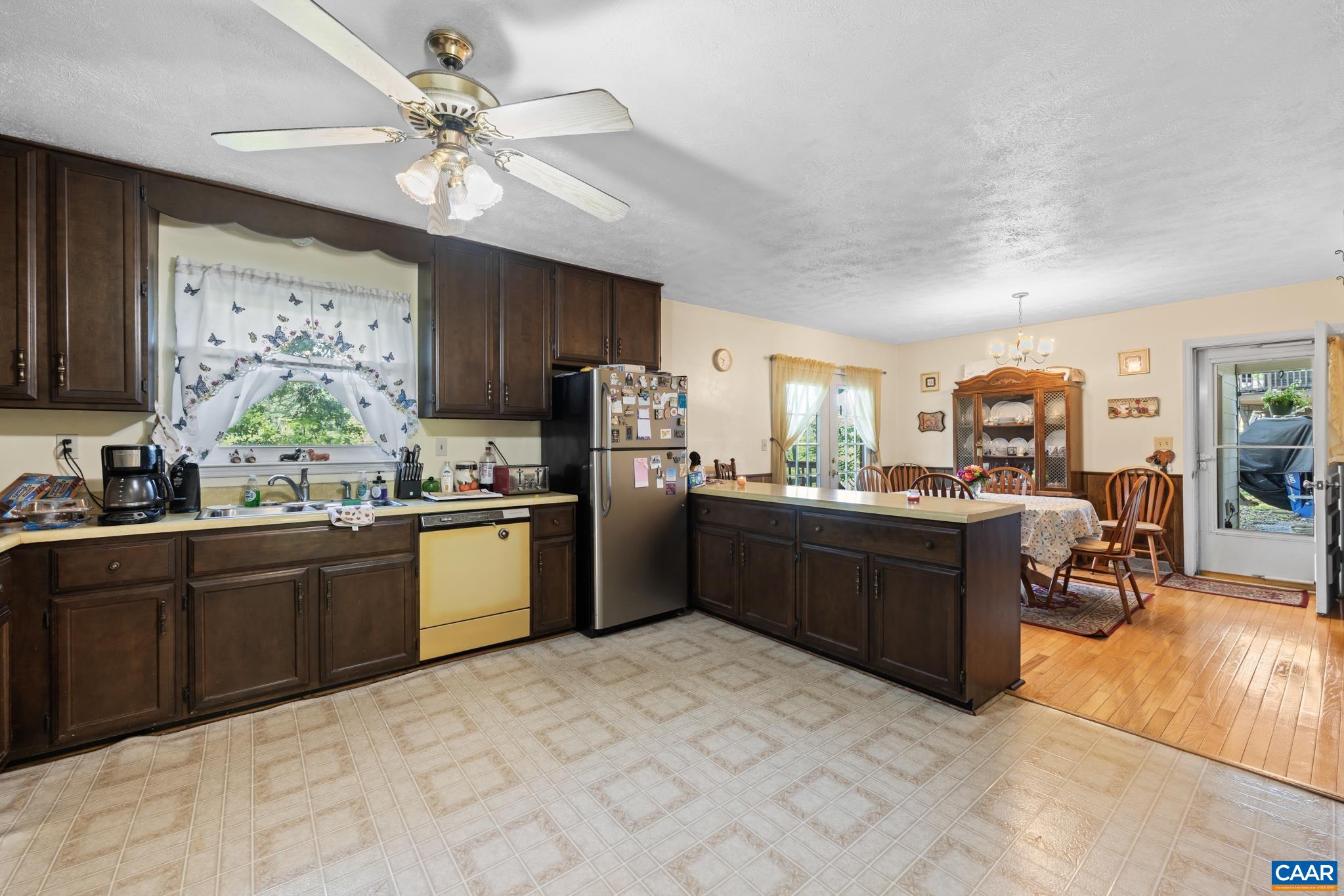 186 SUNSET DR