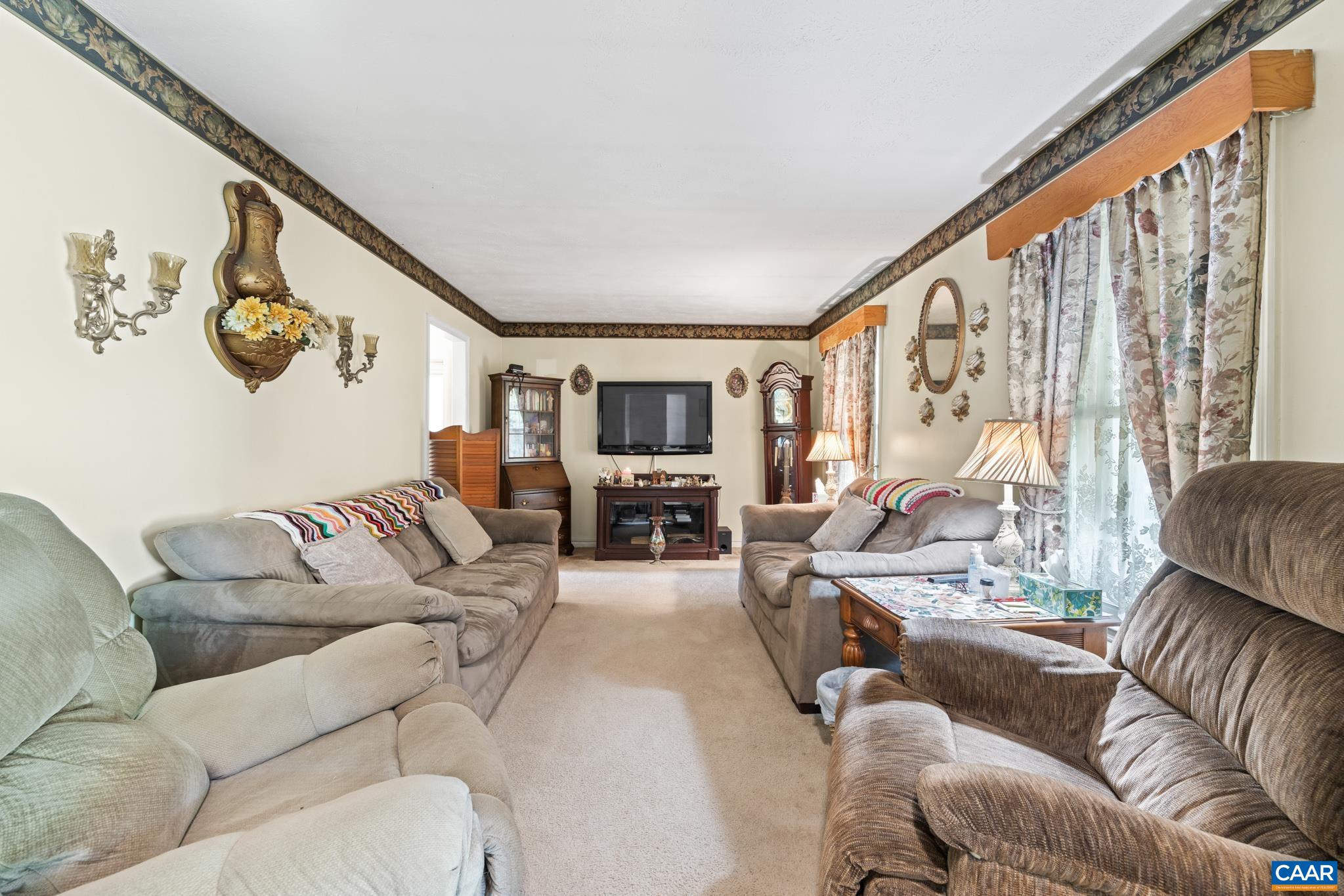 186 SUNSET DR