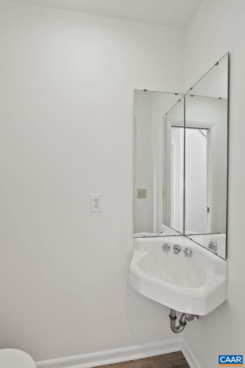 732 EXTON CT