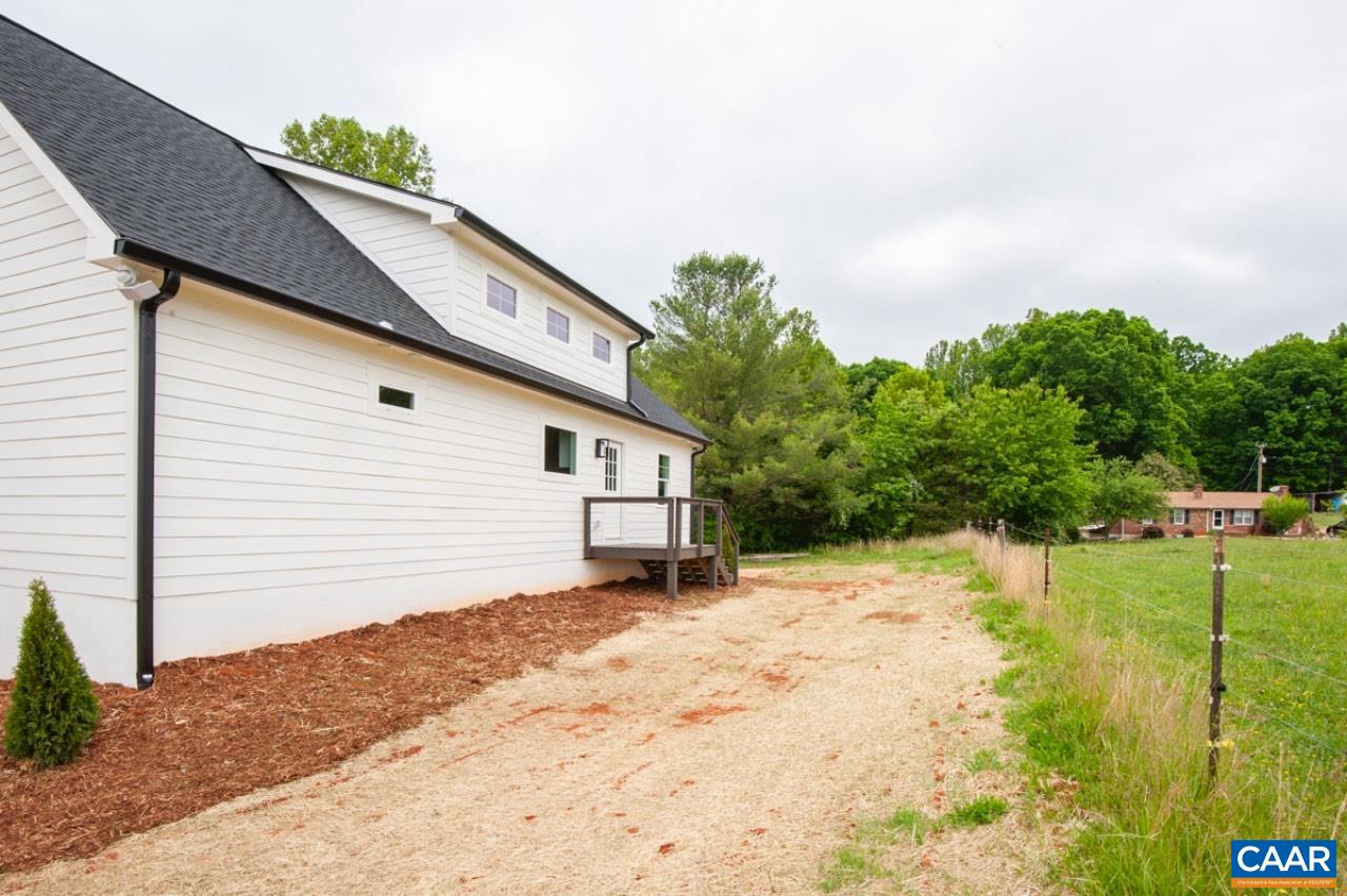 205 LEAGUE LN