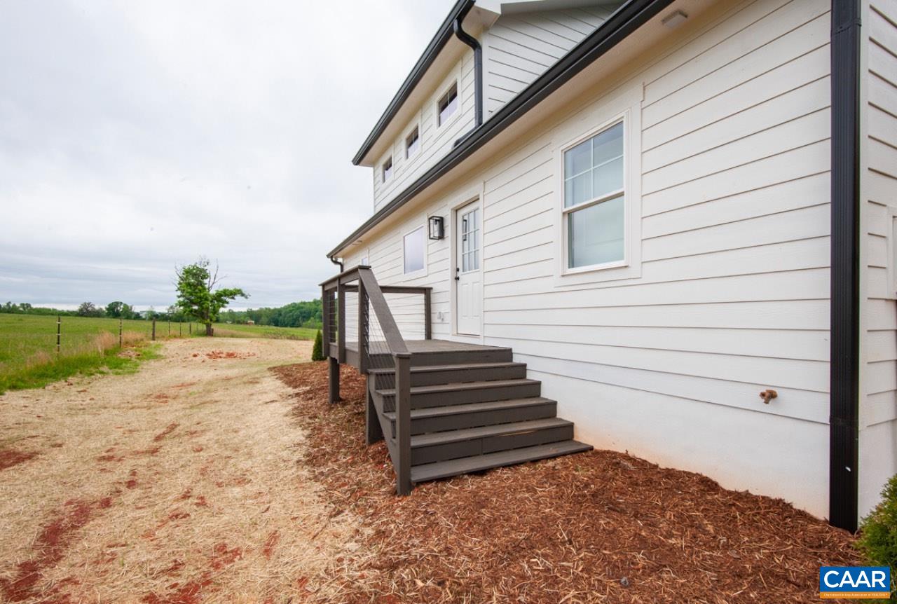 205 LEAGUE LN