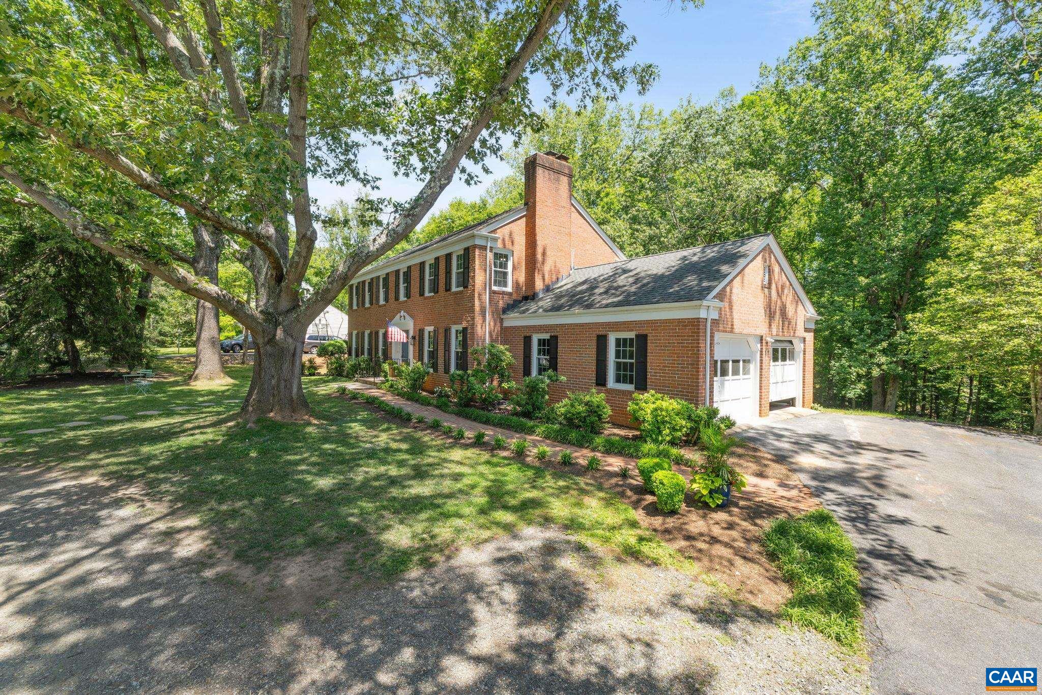 102 POWHATAN CIR