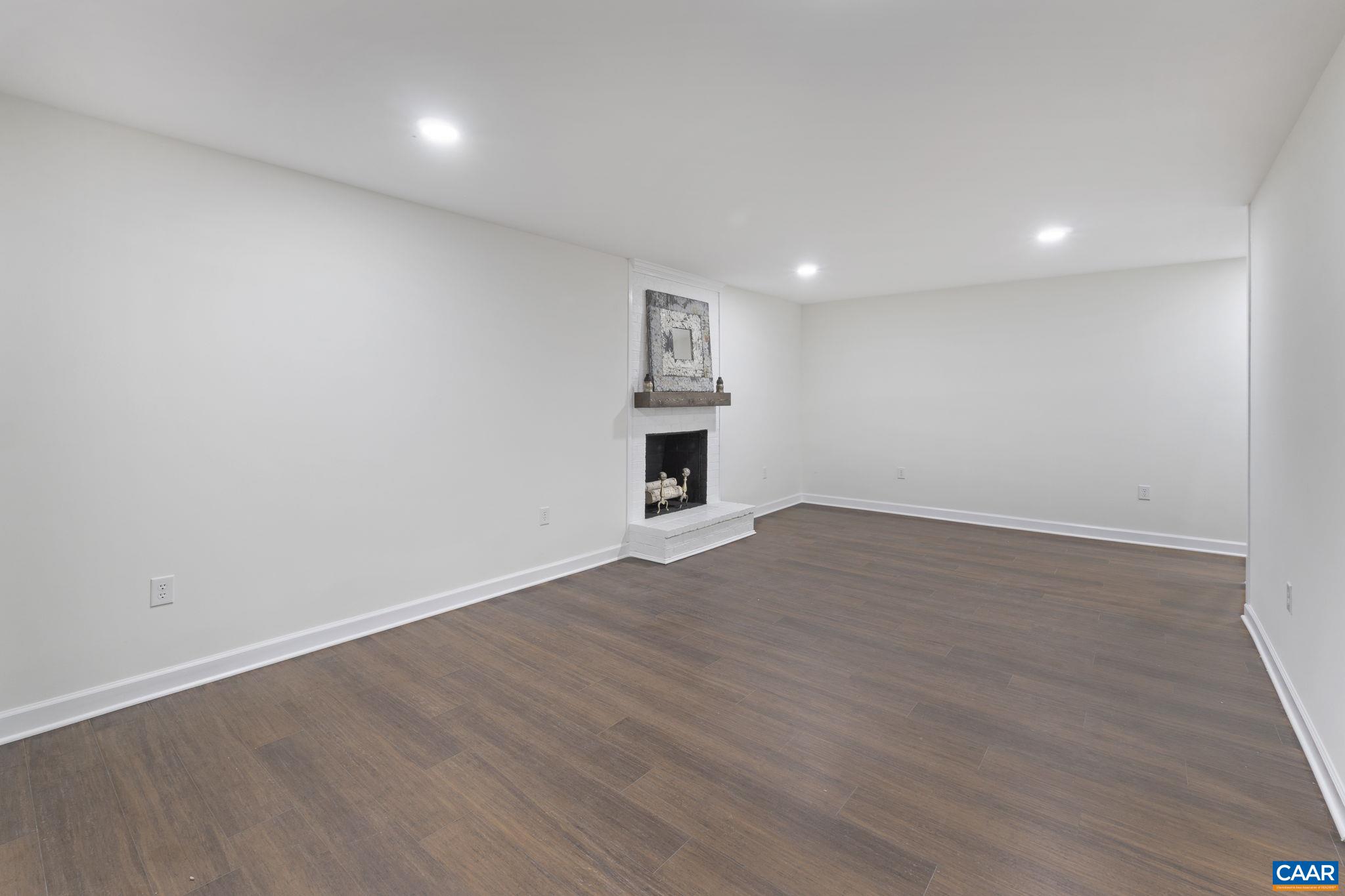 102 POWHATAN CIR
