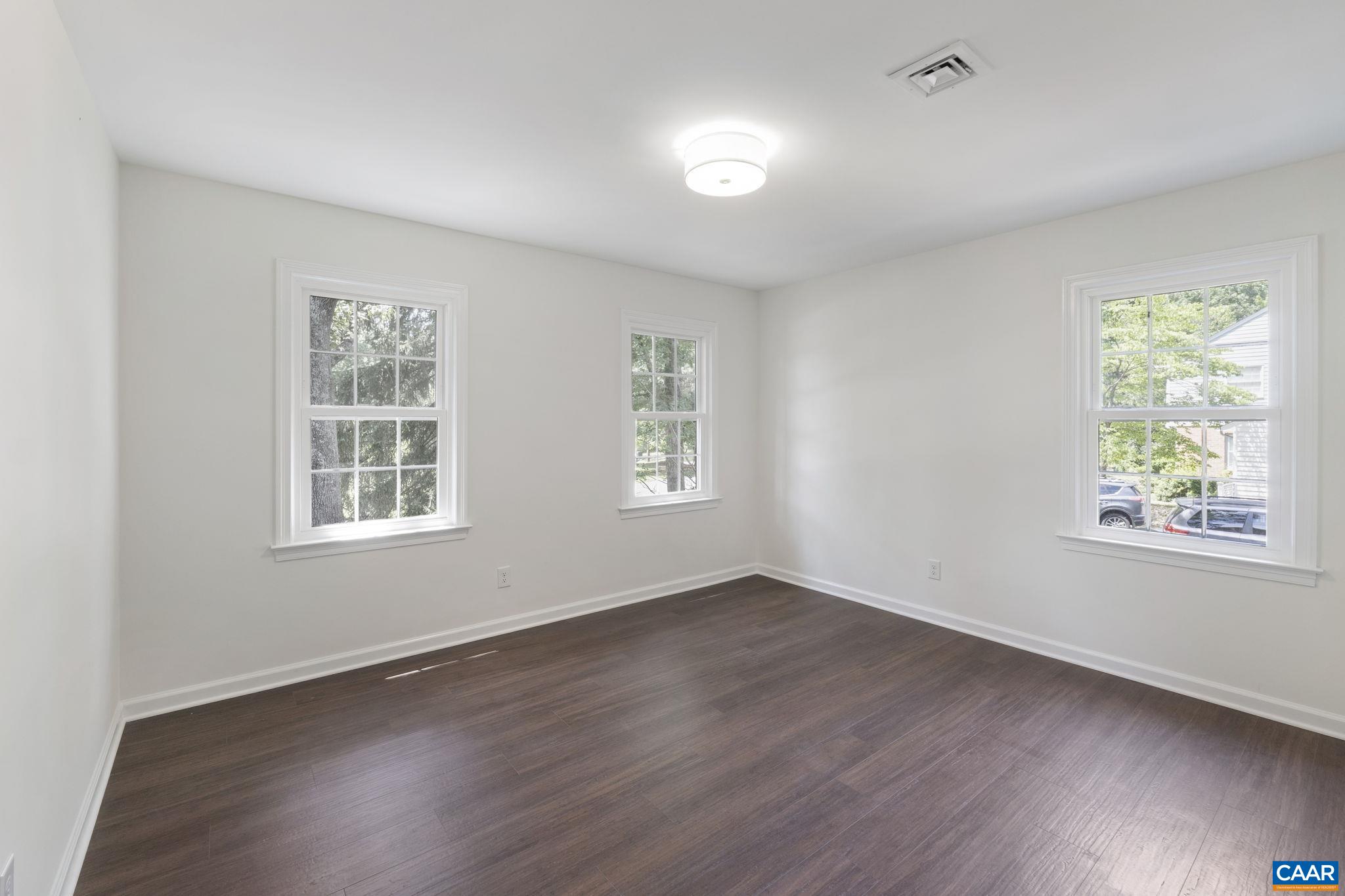 102 POWHATAN CIR