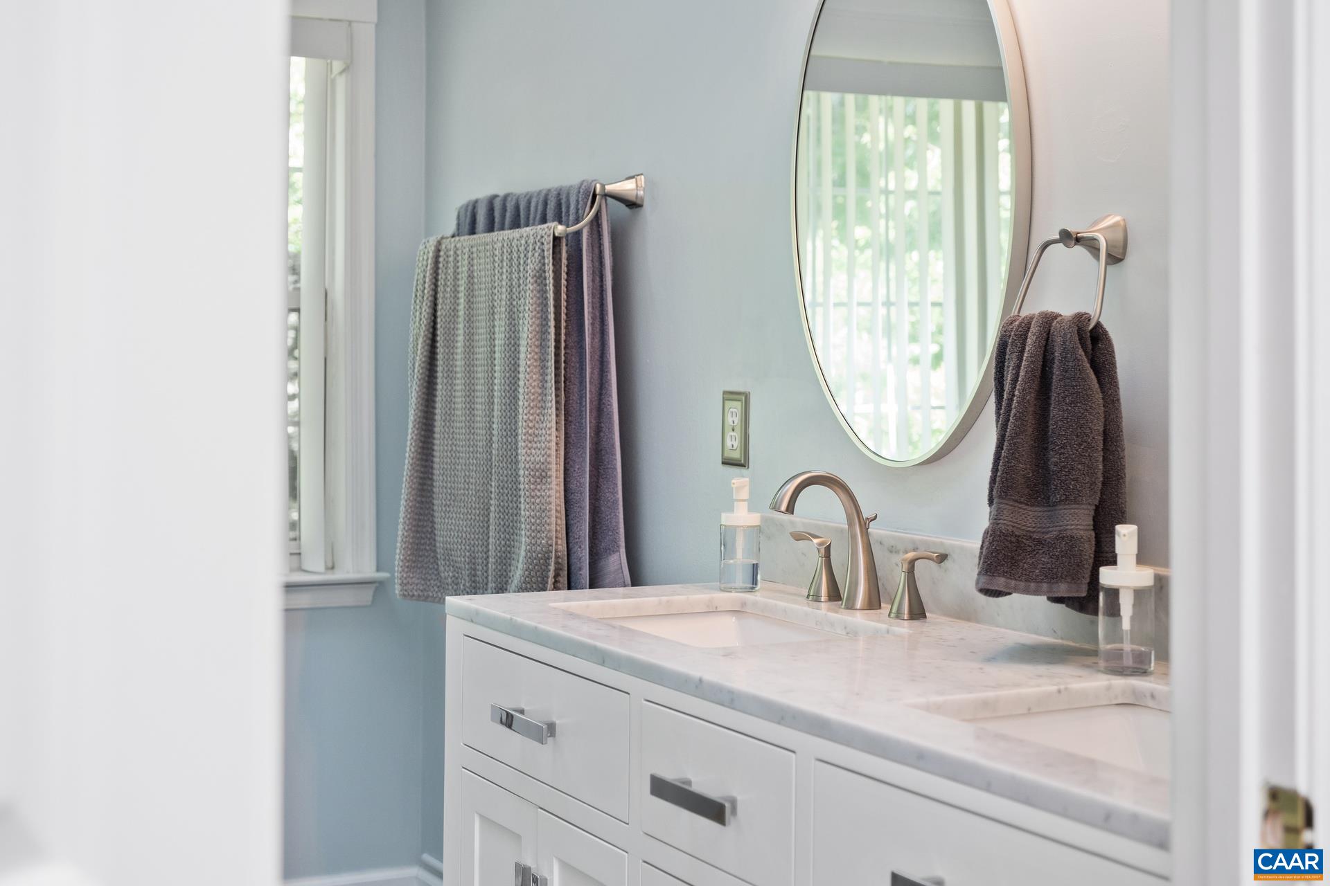 1902 ENGLISH OAKS CIR N