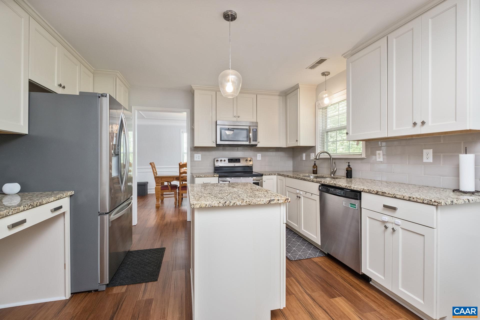 1902 ENGLISH OAKS CIR N