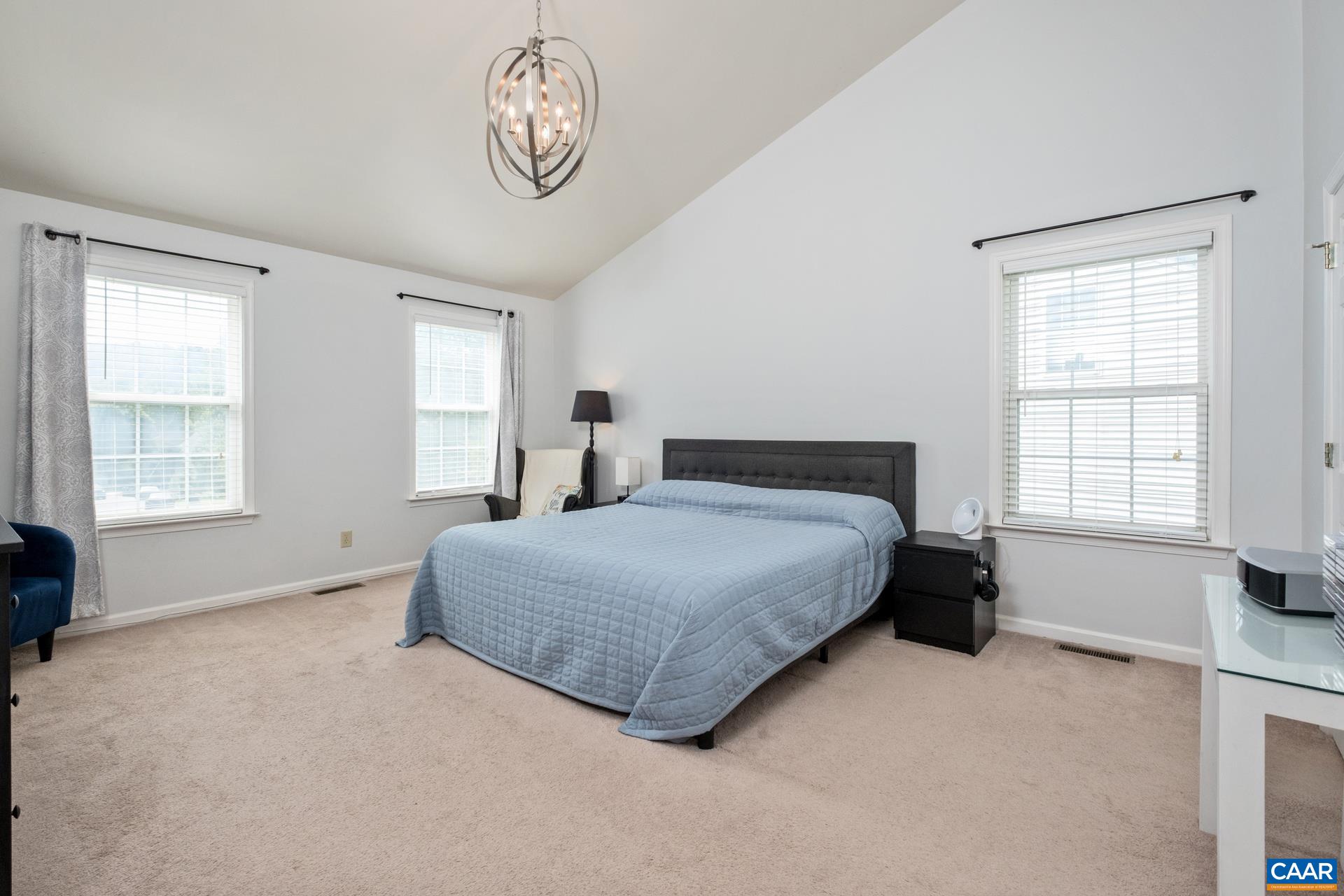 1902 ENGLISH OAKS CIR N