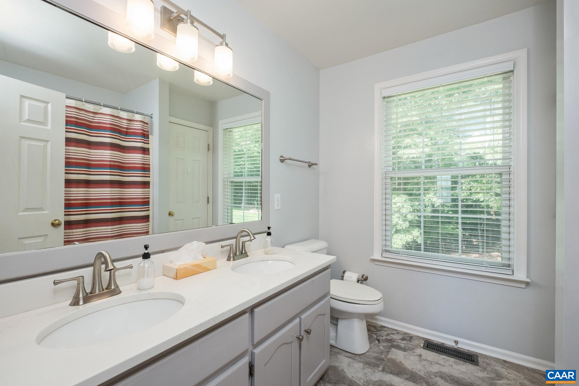 1902 ENGLISH OAKS CIR N