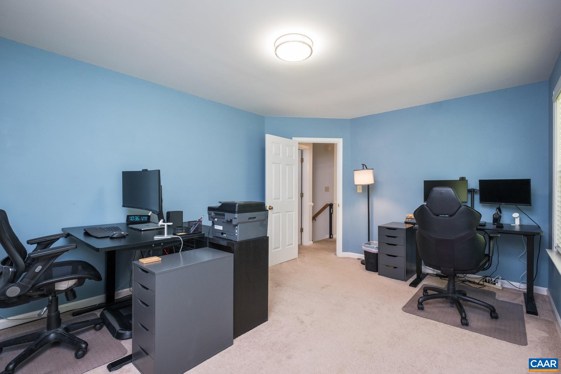 1902 ENGLISH OAKS CIR N