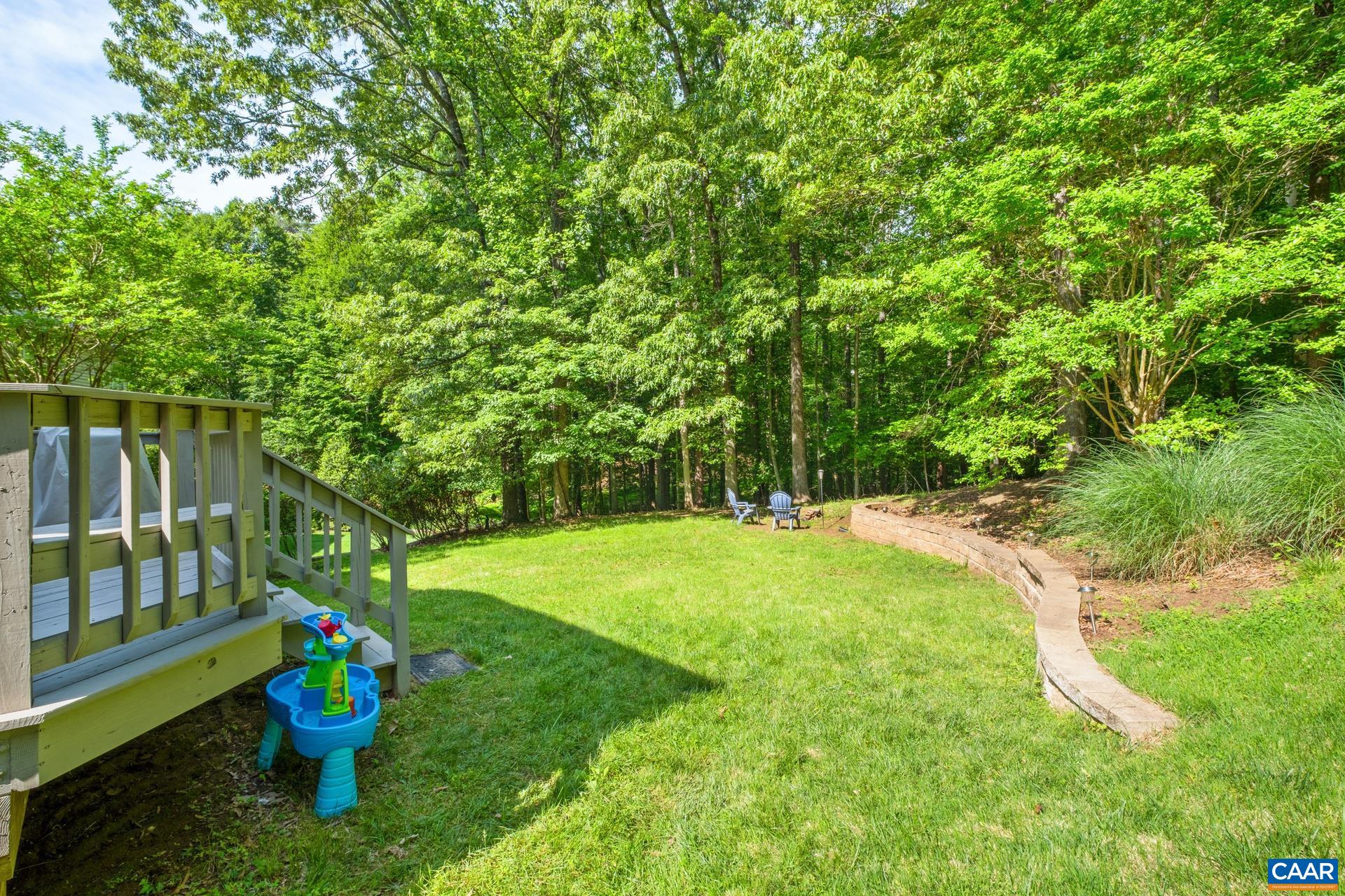 1902 ENGLISH OAKS CIR N