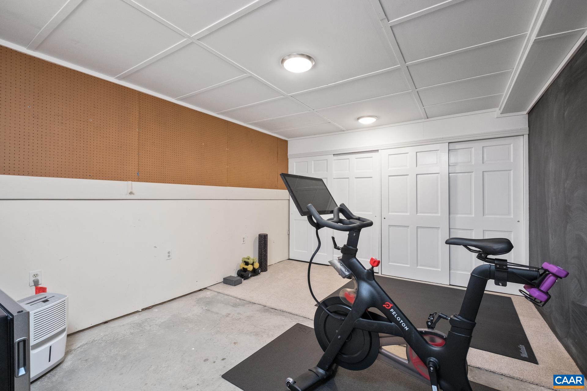 1902 ENGLISH OAKS CIR N