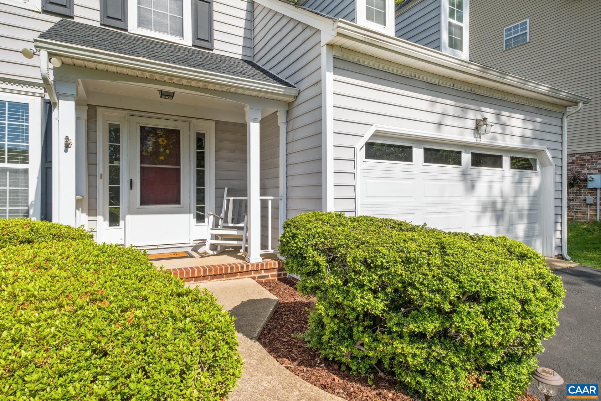 1902 ENGLISH OAKS CIR N