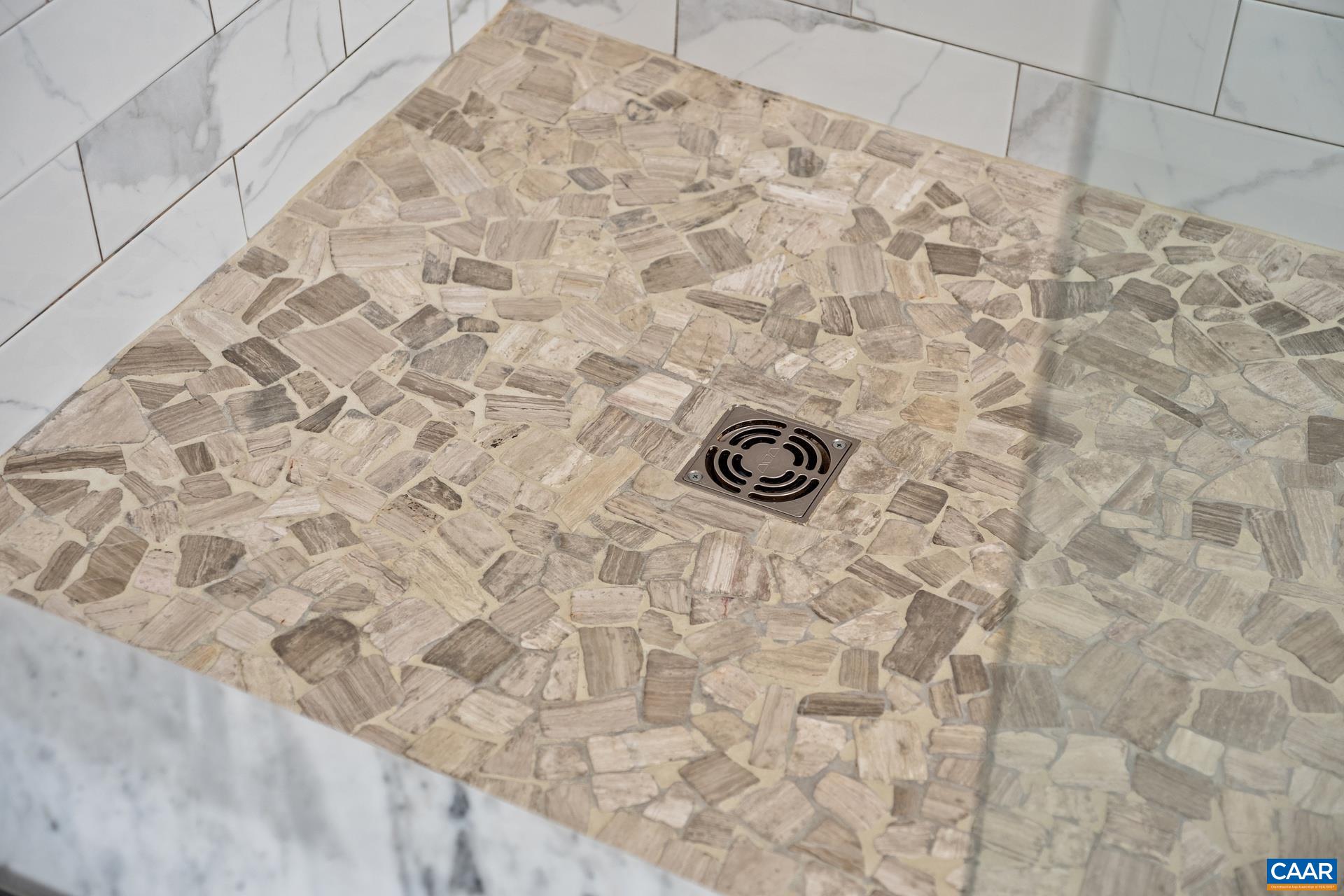 1902 ENGLISH OAKS CIR N