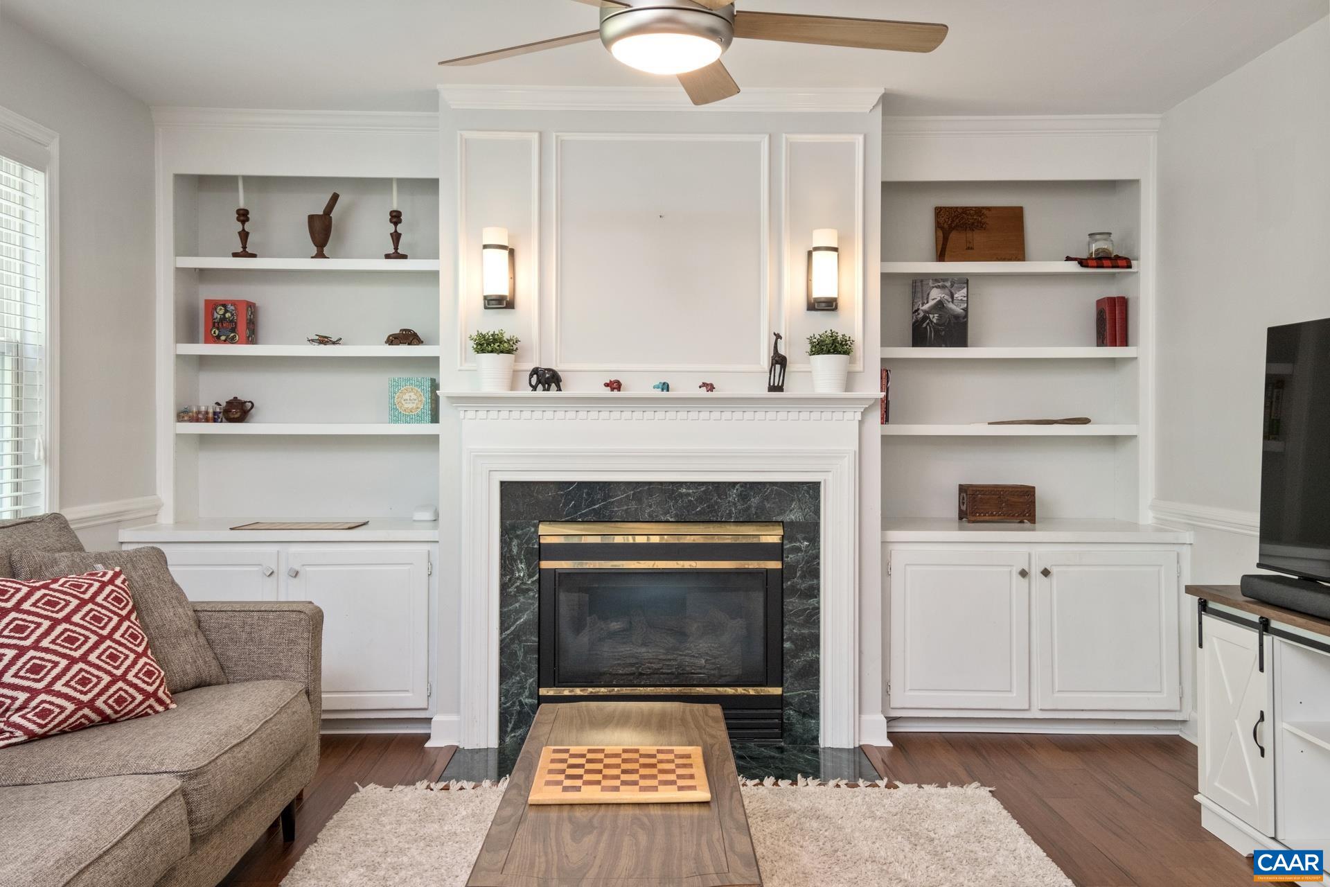 1902 ENGLISH OAKS CIR N