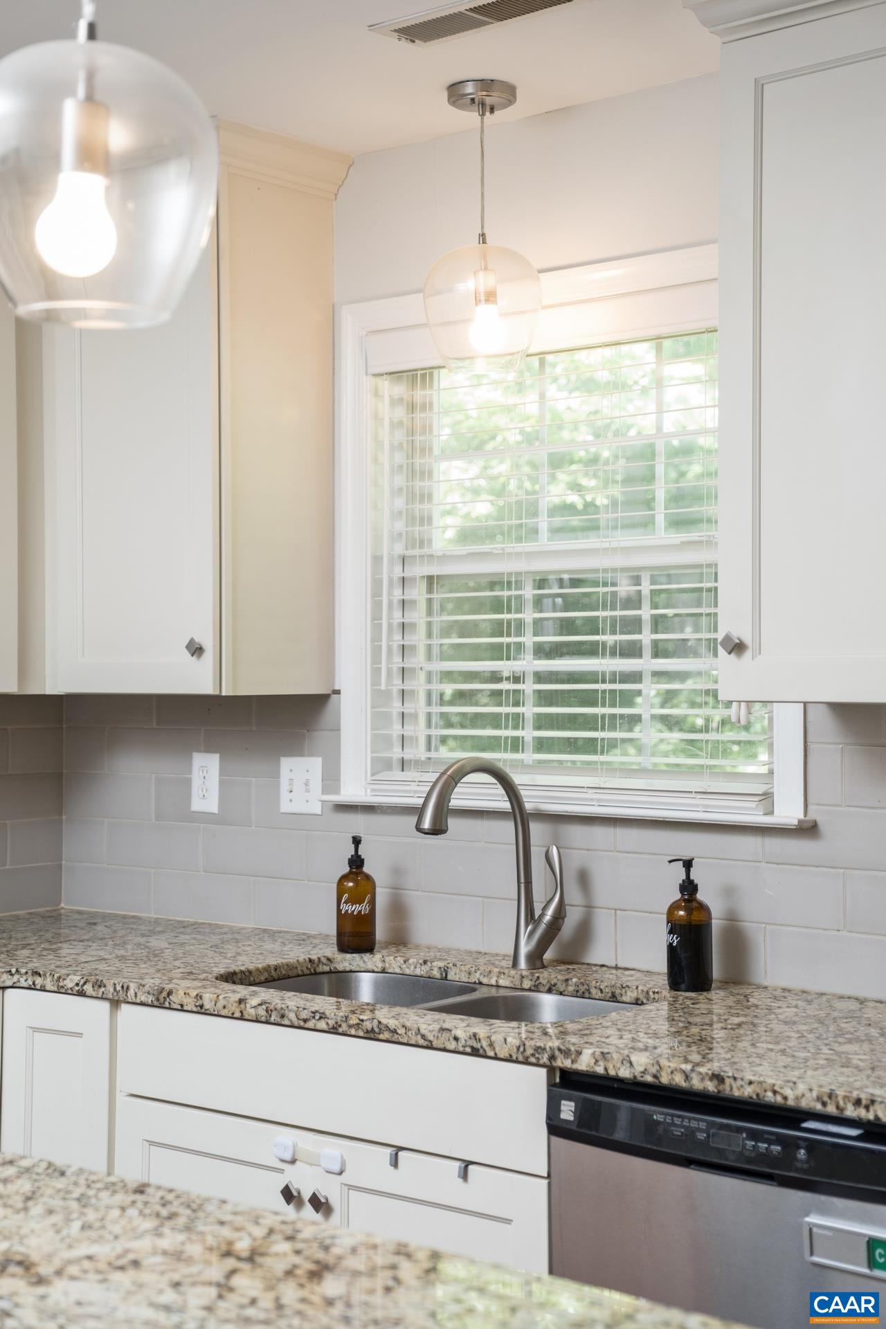 1902 ENGLISH OAKS CIR N