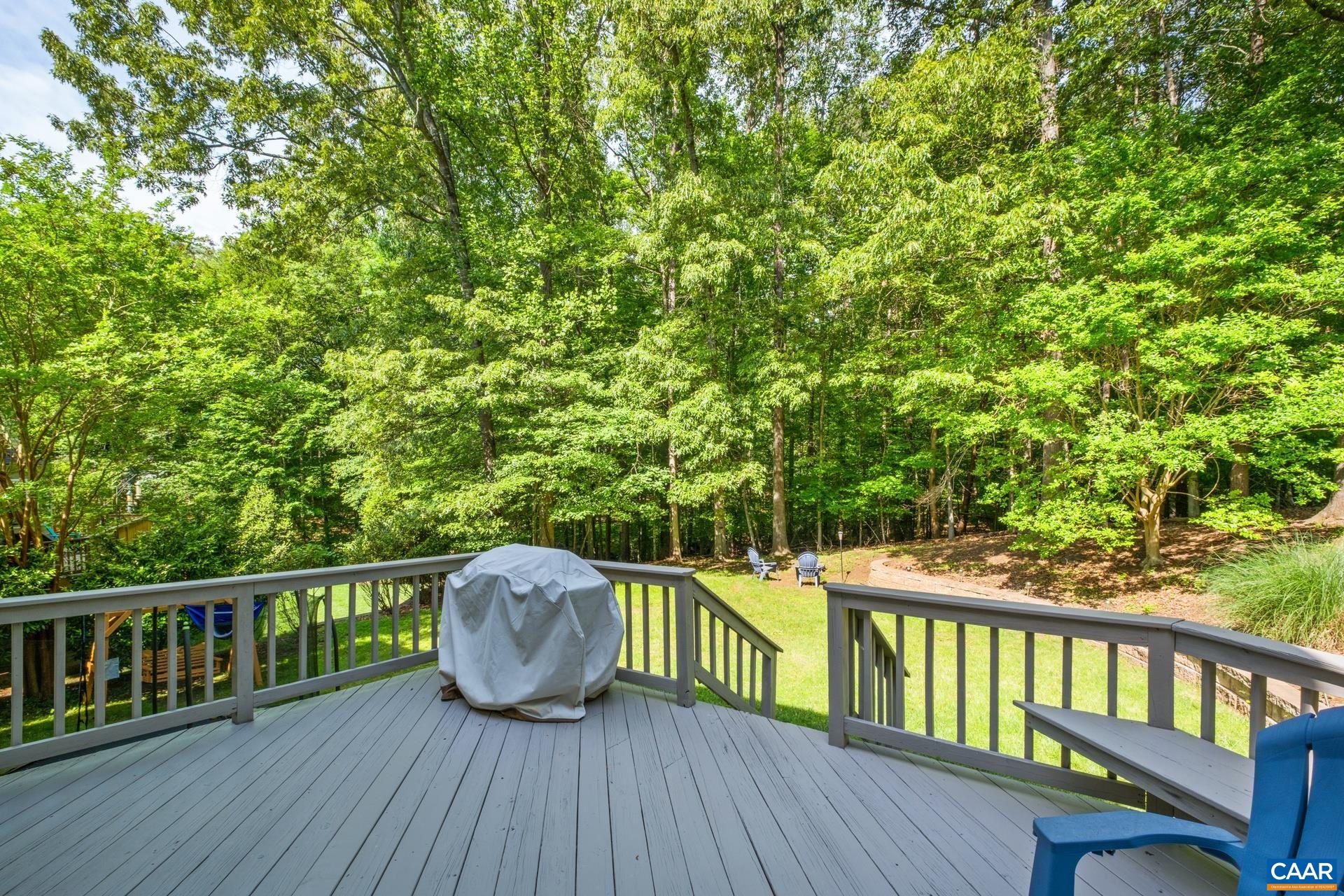 1902 ENGLISH OAKS CIR N