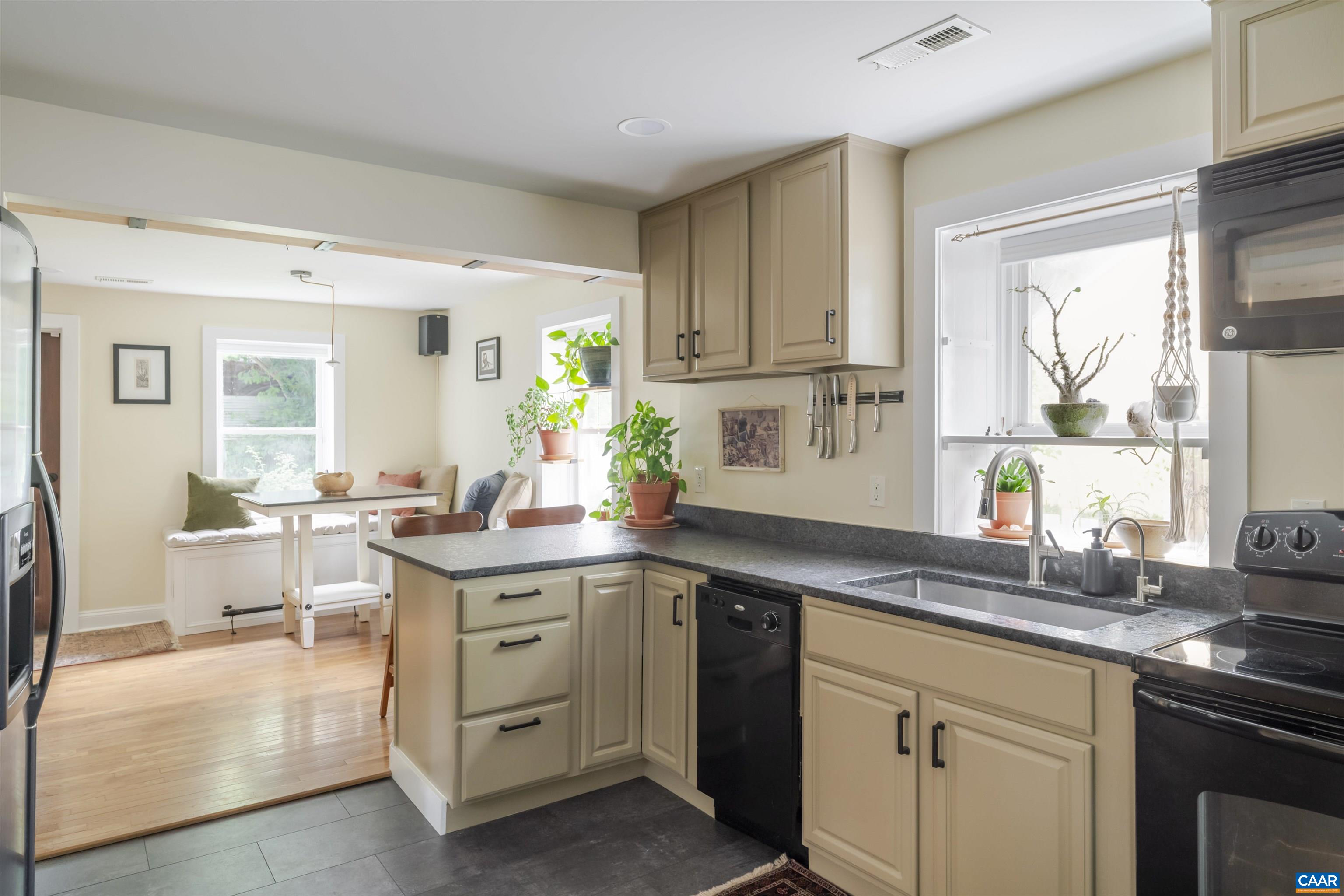 304 NW 11TH ST