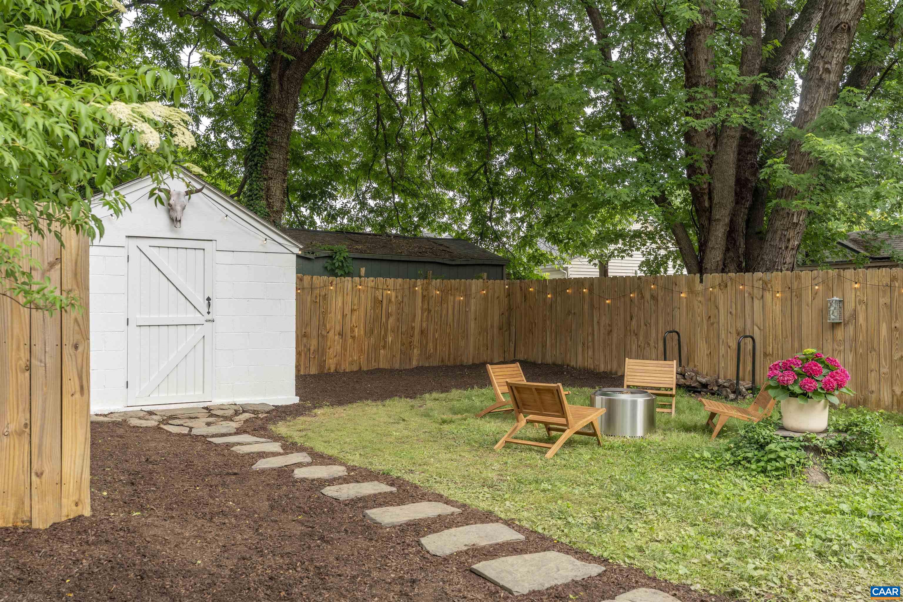 304 NW 11TH ST