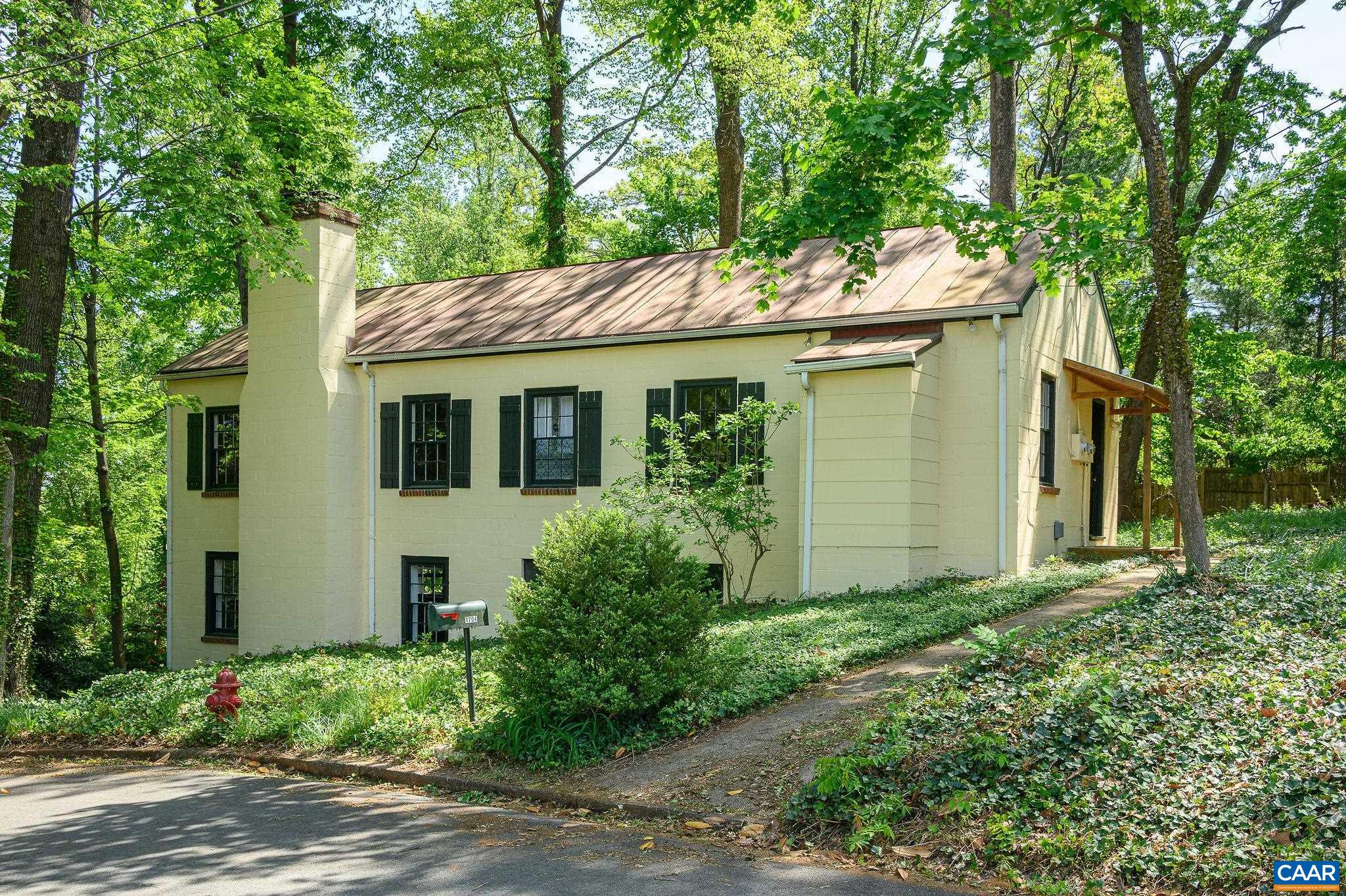 1704 RUGBY CIR