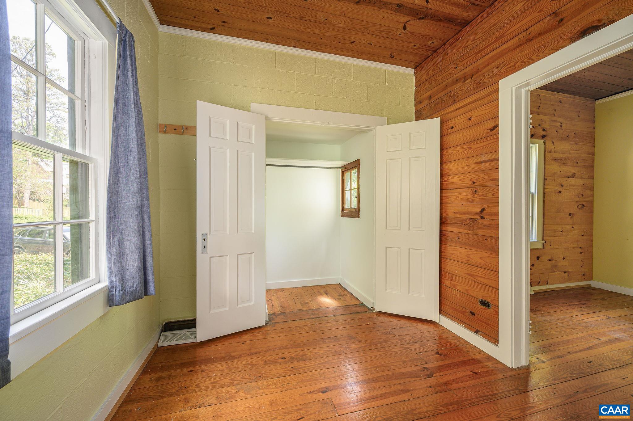 1704 RUGBY CIR