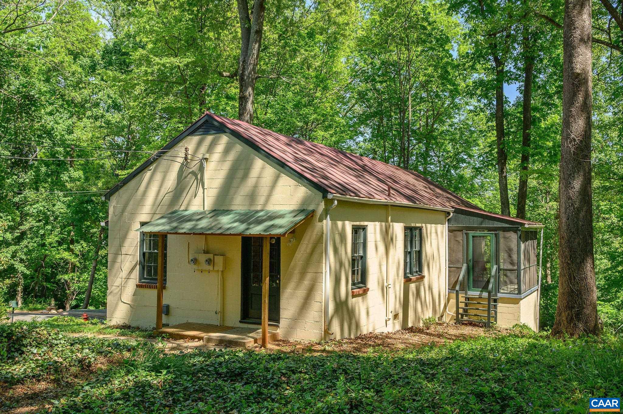 1704 RUGBY CIR
