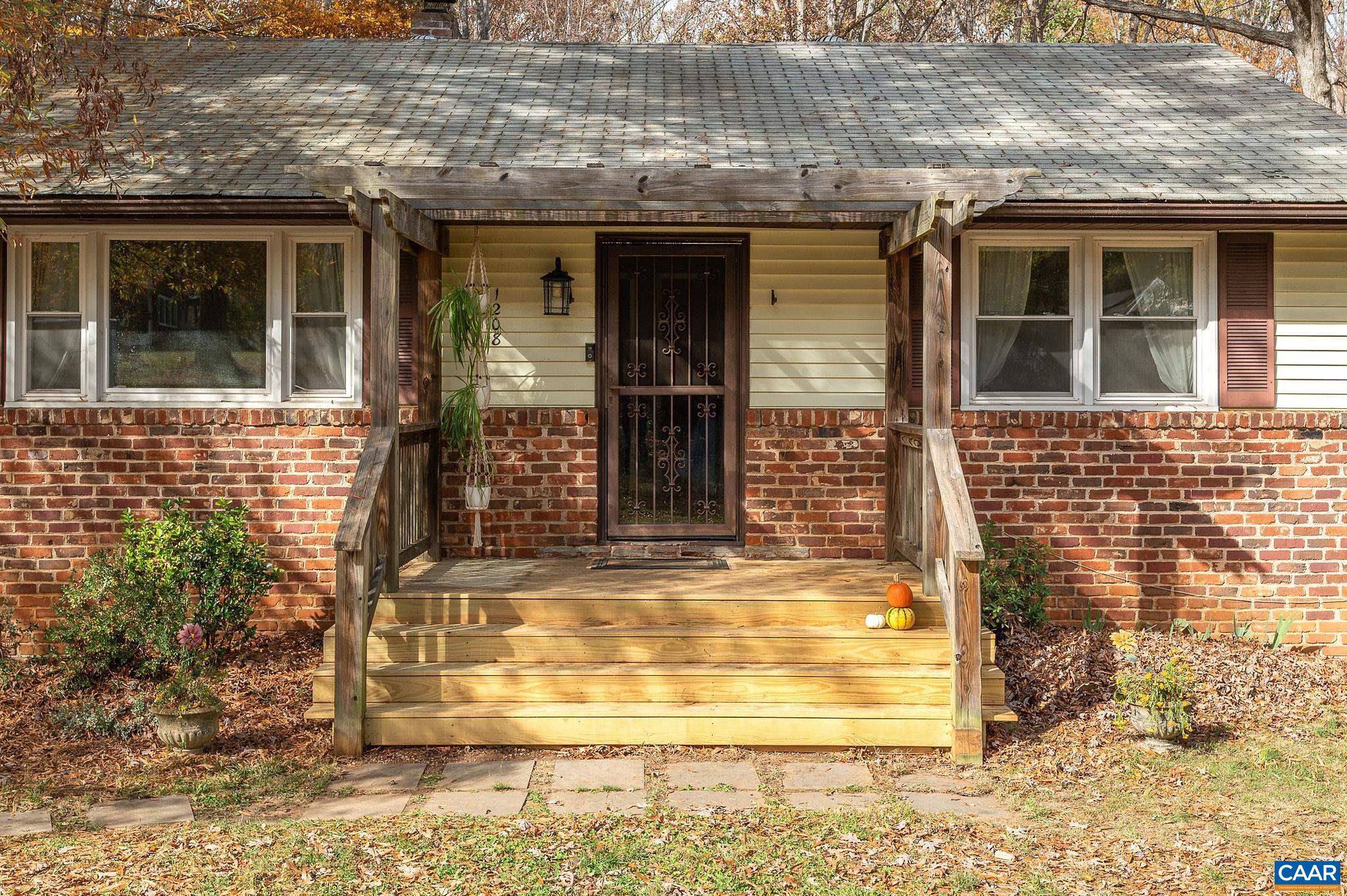 1208 OAK HILL DR