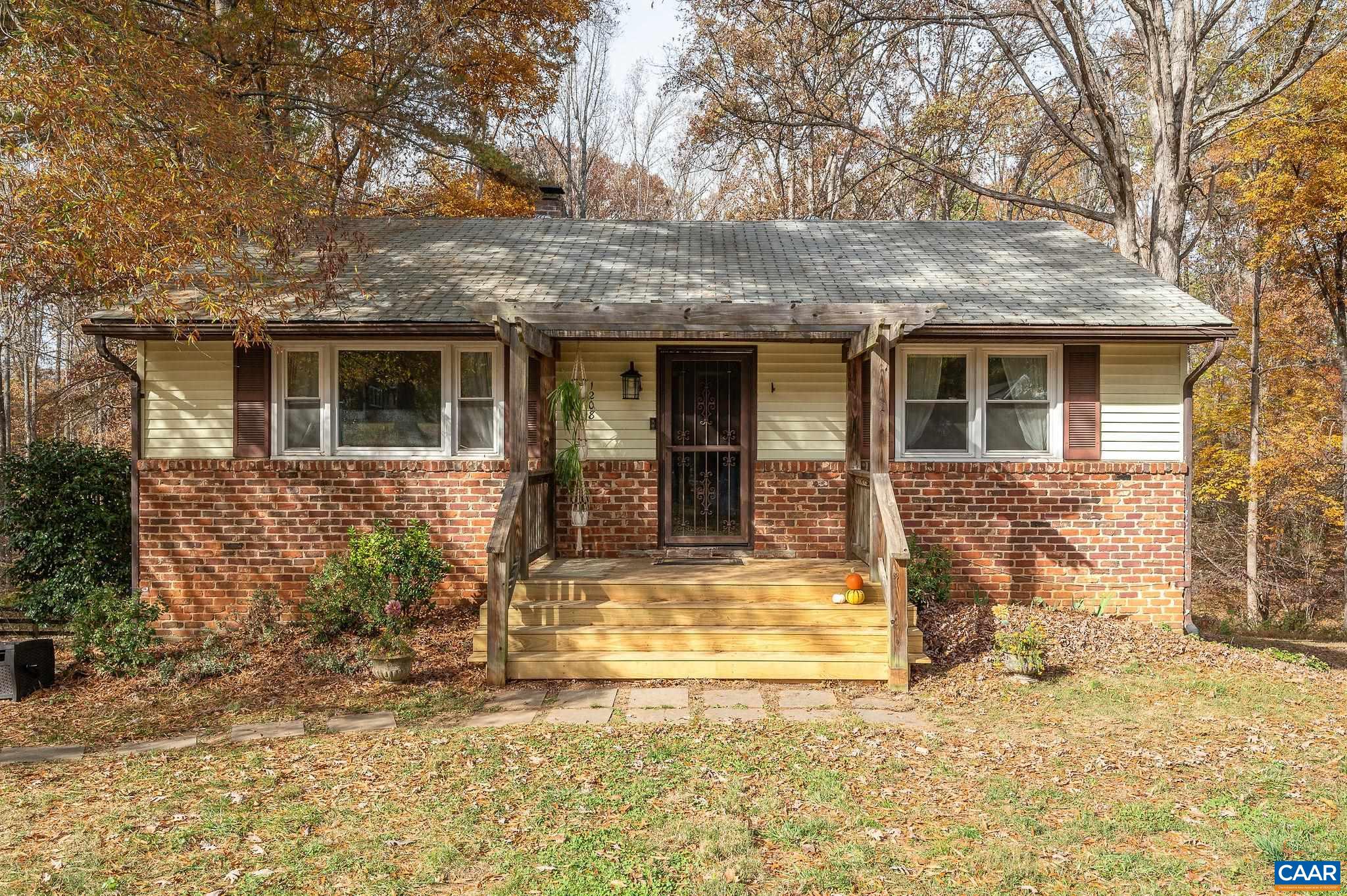1208 OAK HILL DR