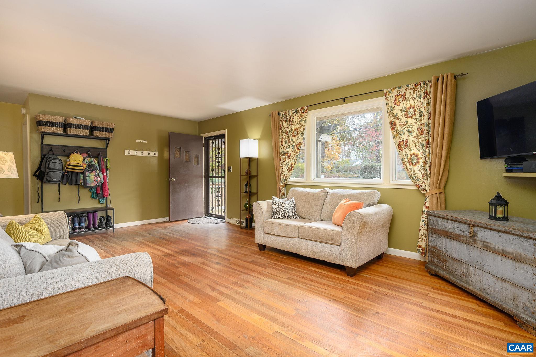1208 OAK HILL DR