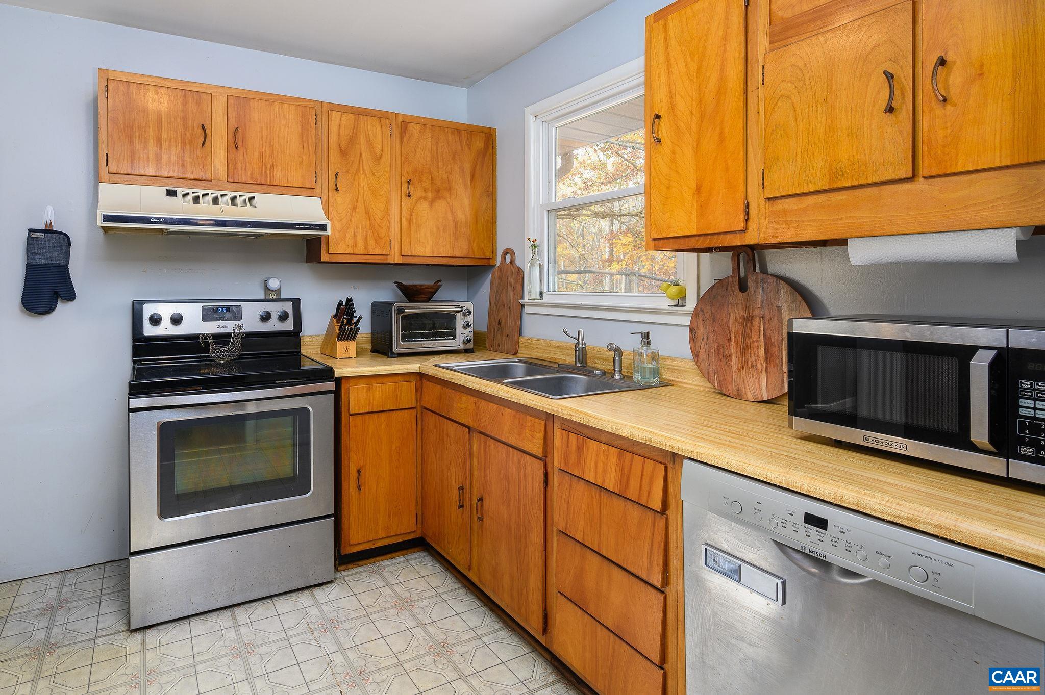 1208 OAK HILL DR