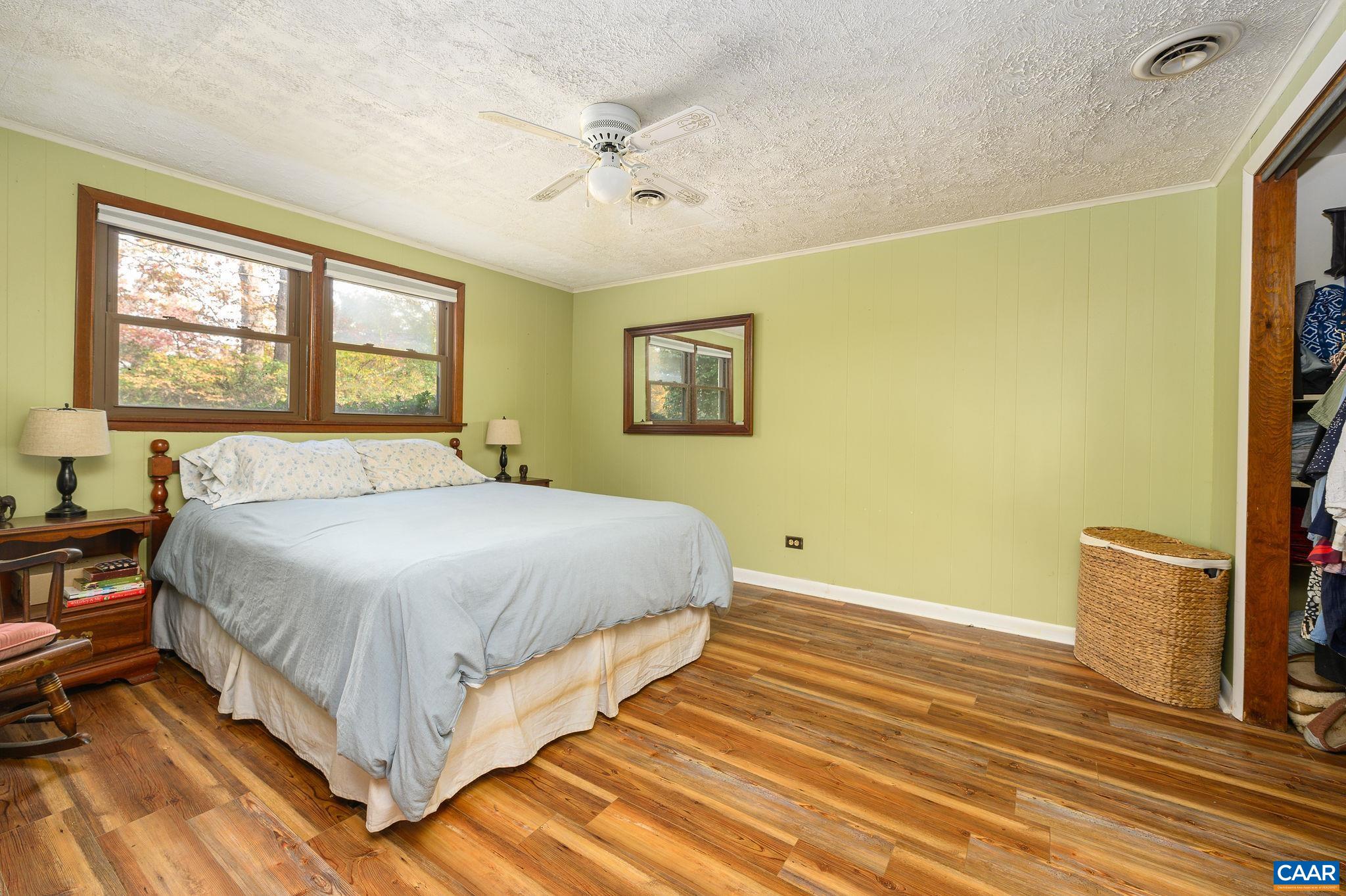 1208 OAK HILL DR