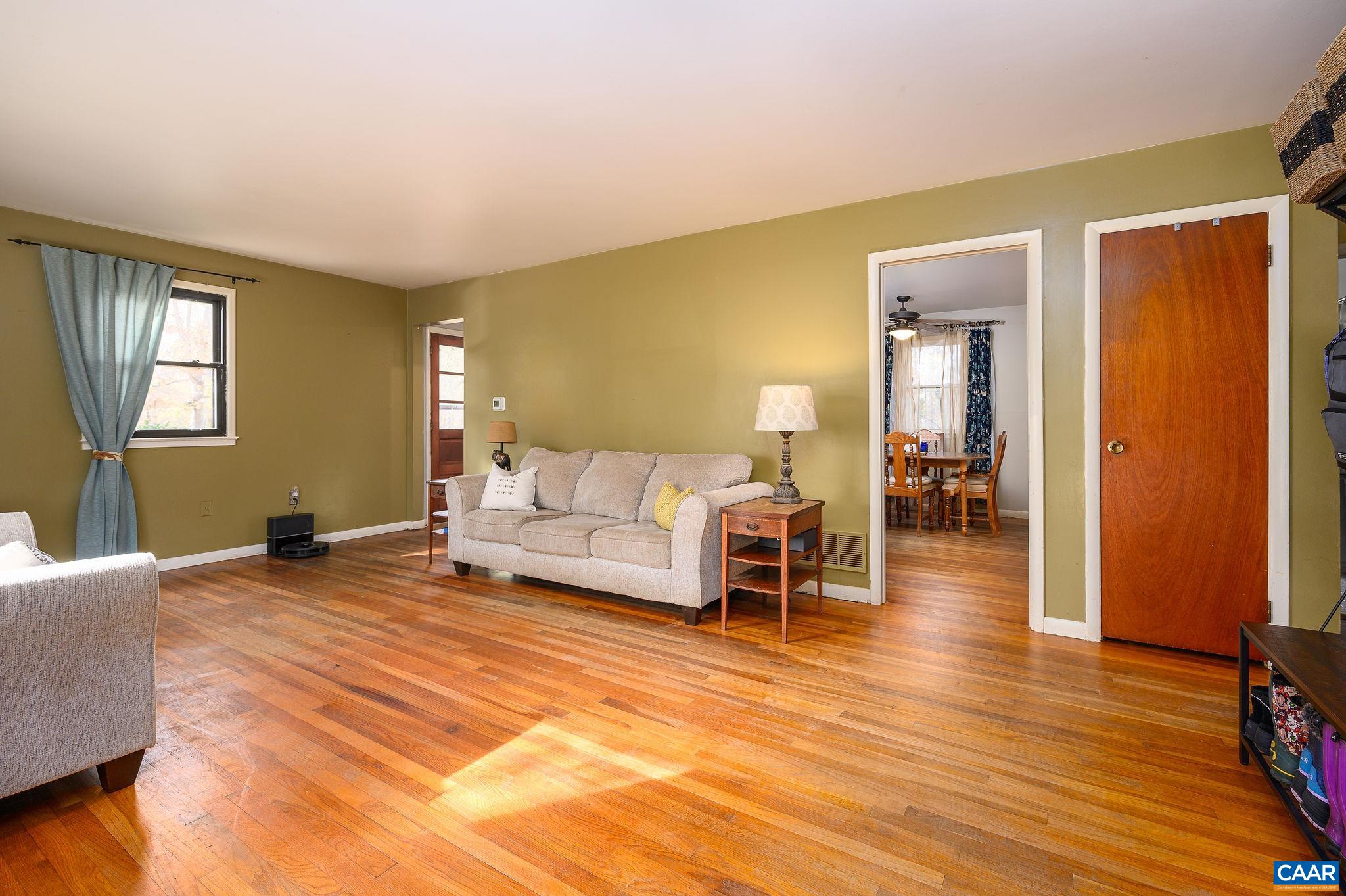 1208 OAK HILL DR