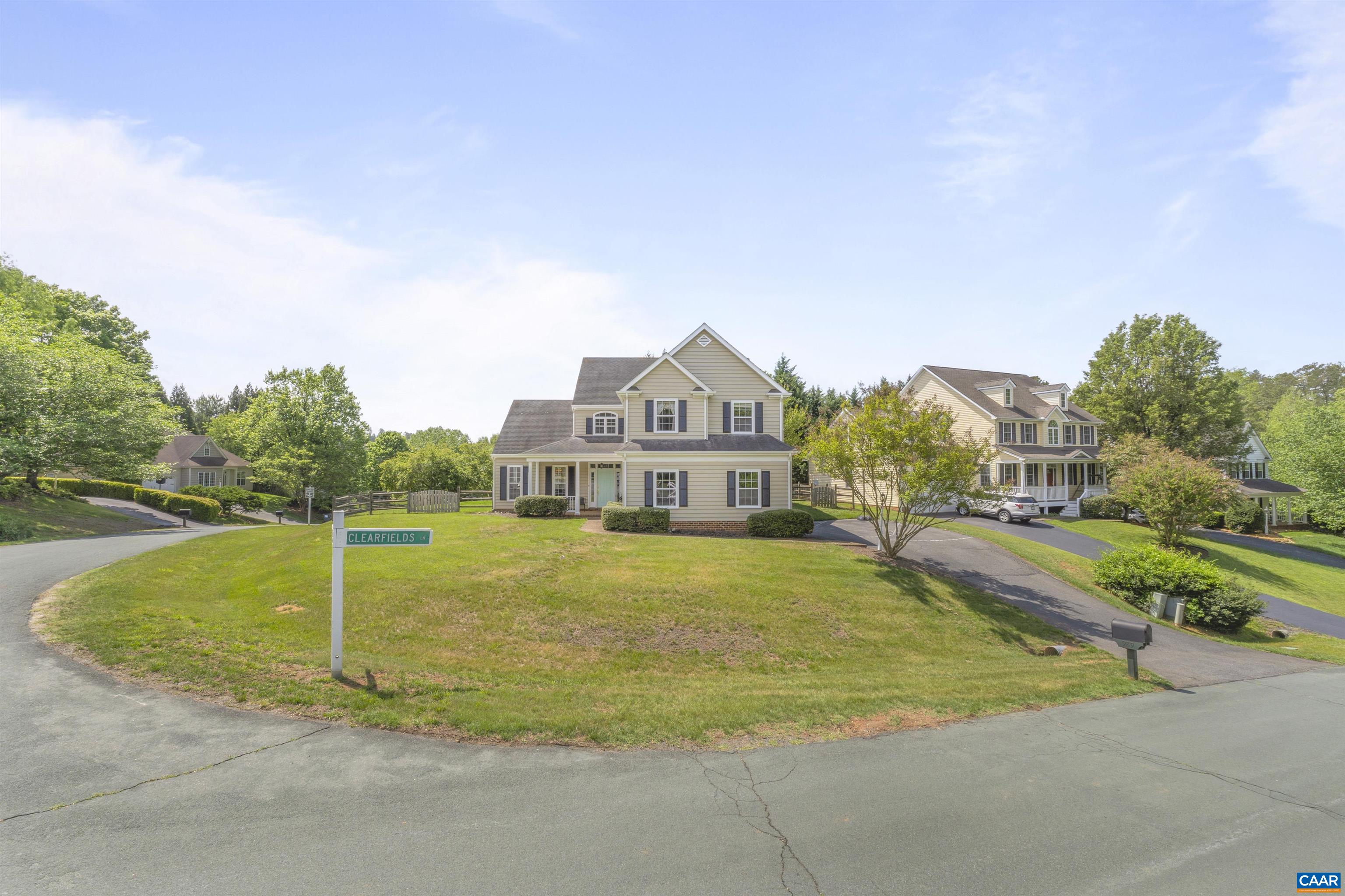 989 CLEARFIELDS LN