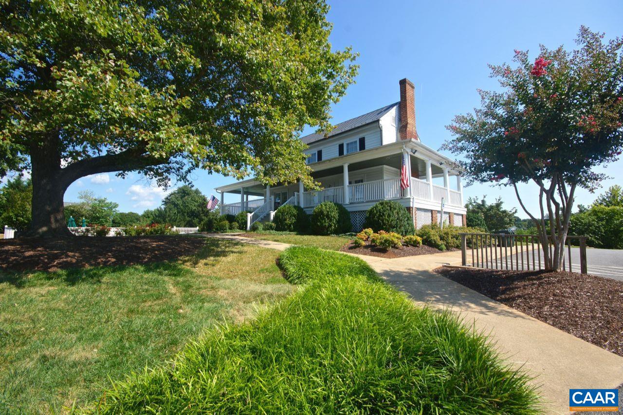989 CLEARFIELDS LN
