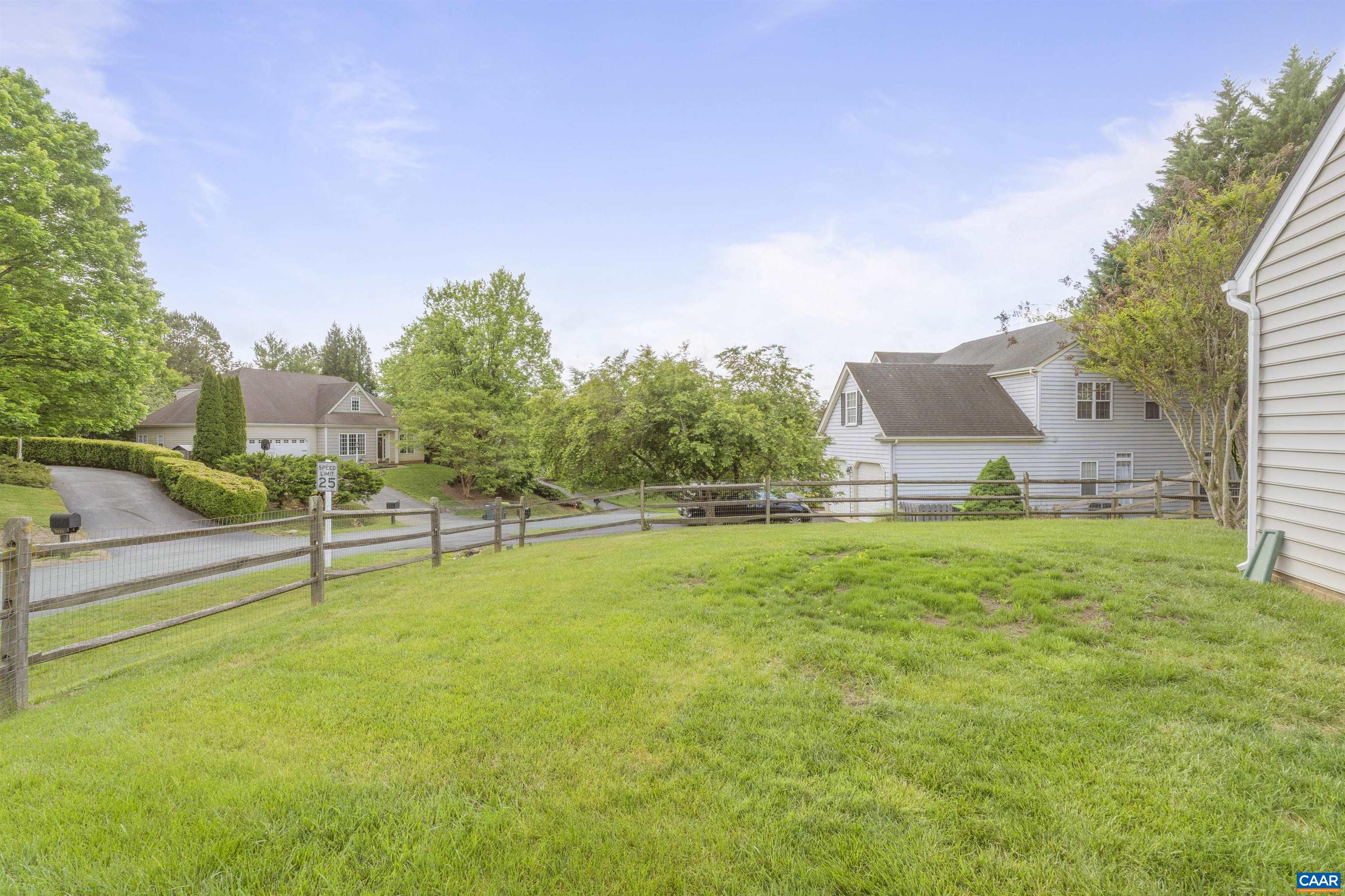 989 CLEARFIELDS LN